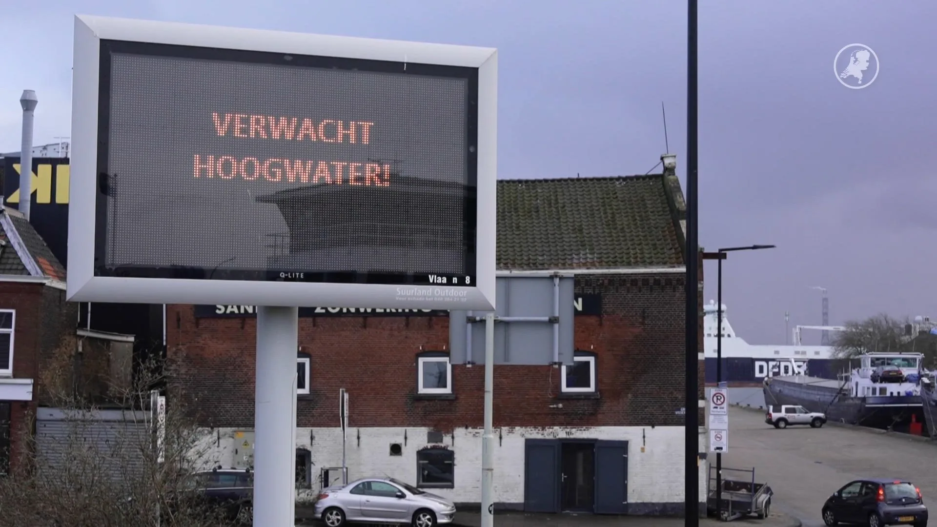 Hoogwater in Vlaardingen, kades afgesloten