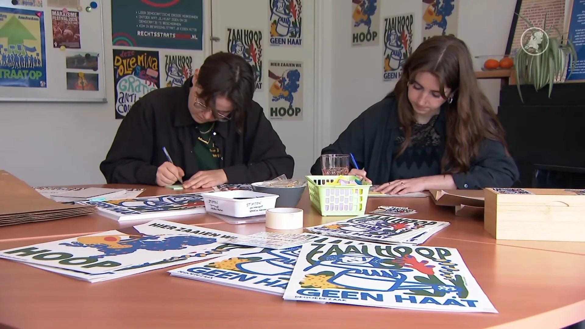 Lief protest tegen anti-azc demonstraties