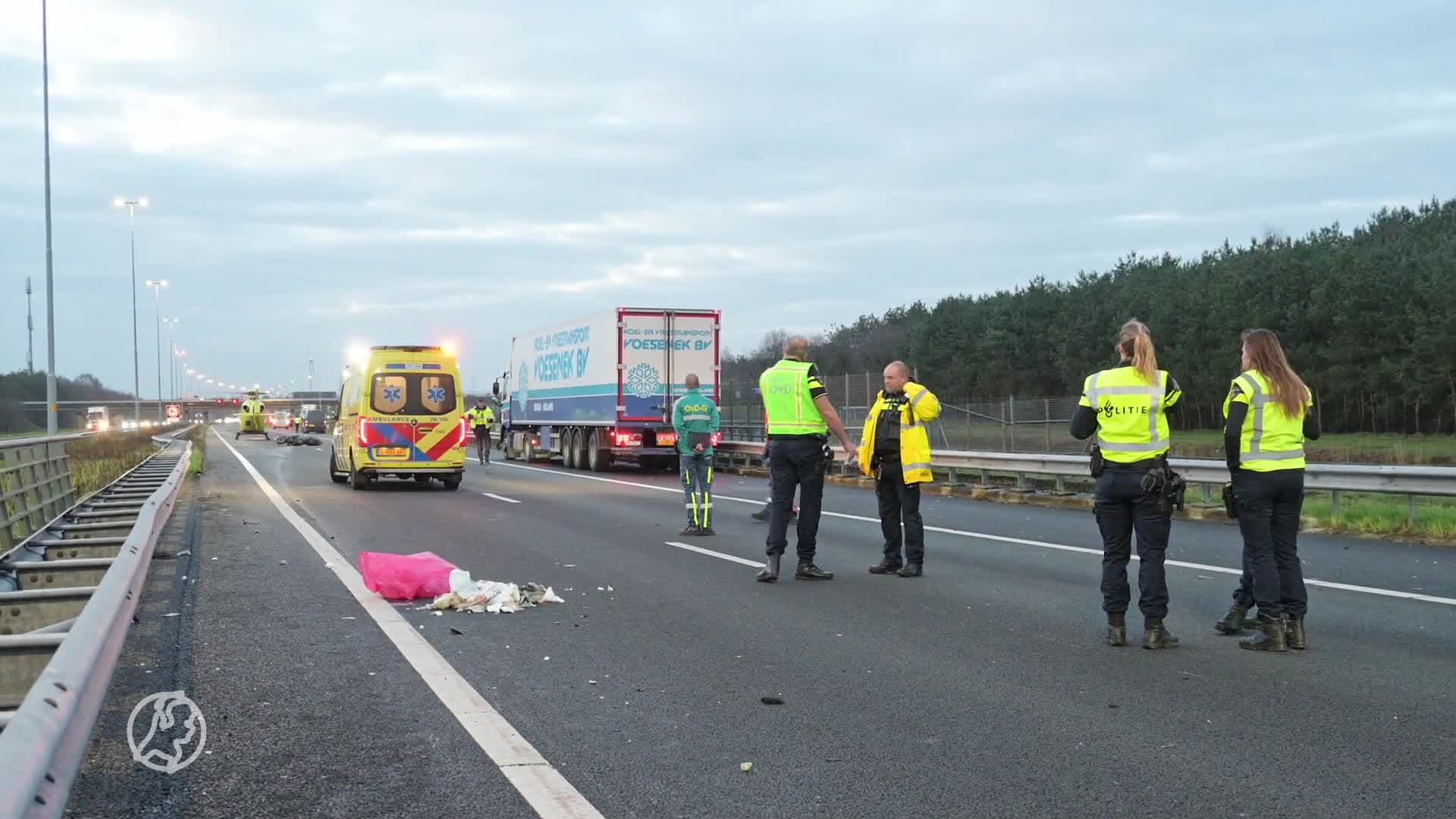 Zwaargewonde bij ongeval met motor, vrachtwagen en bestelbus