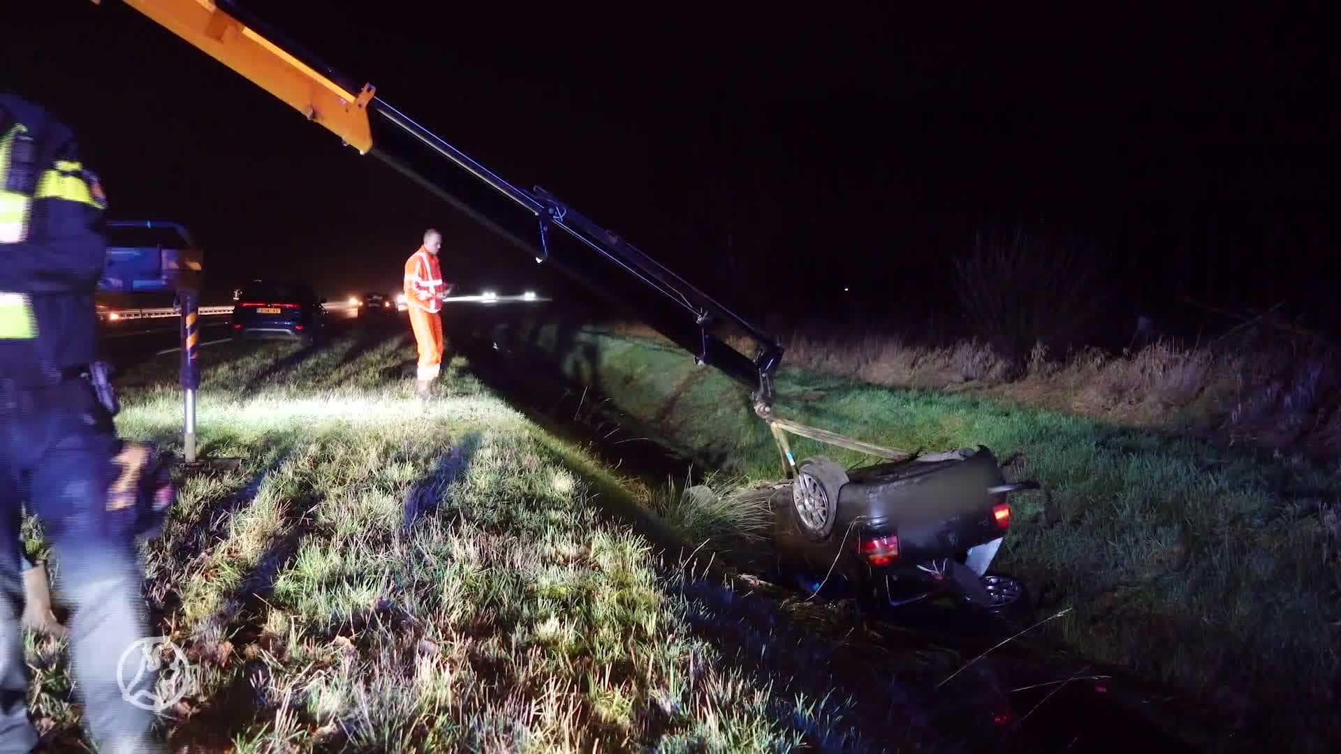 Hond vlucht uit auto na ongeluk, wordt daarna doodgereden op N377