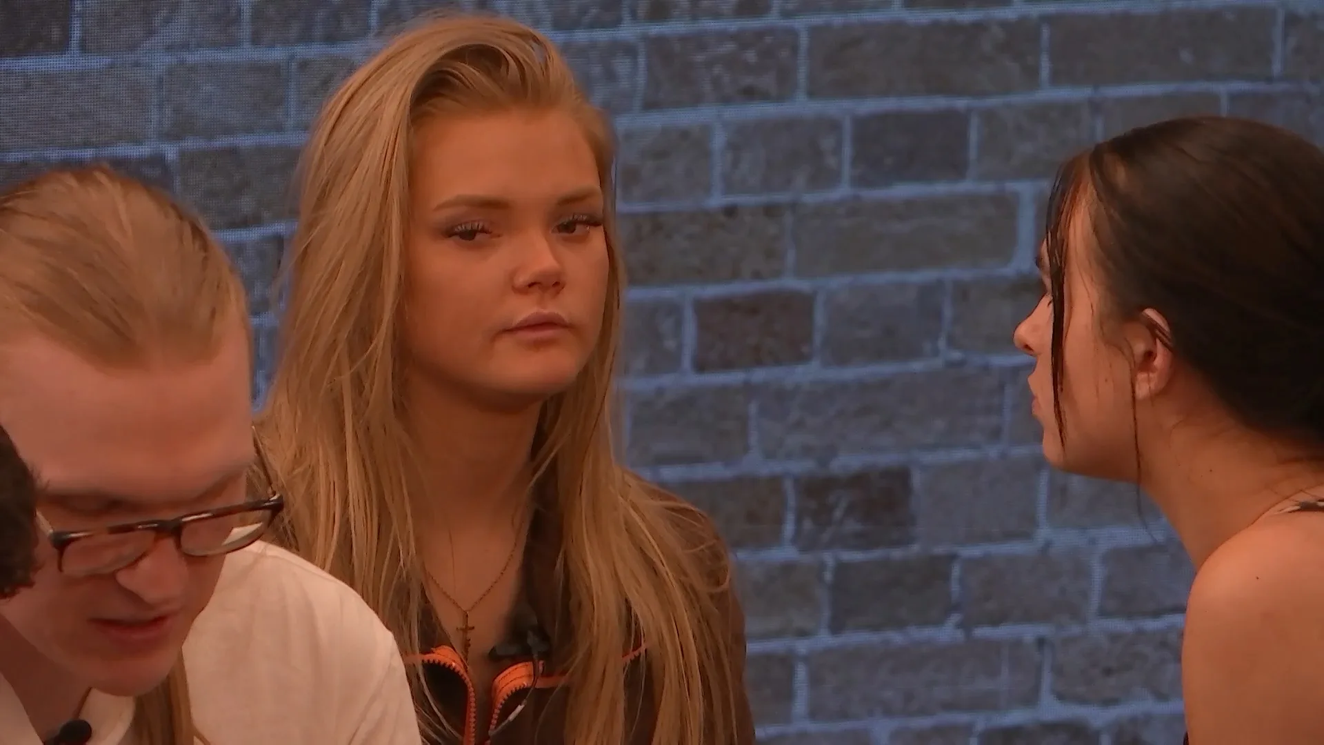 Mercedes weet niet waar ze thuis in terecht gaat komen