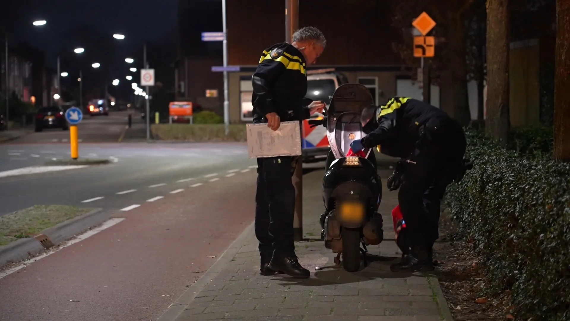 Jongen (17) na ruzie meerdere keren gestoken, politie zoekt verdachte
