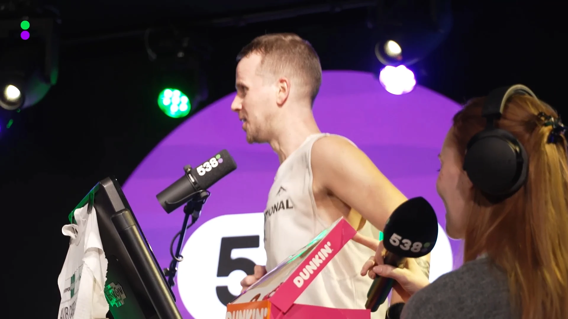 Jeroen krijgt een heerlijke traktatie voorgeschoteld