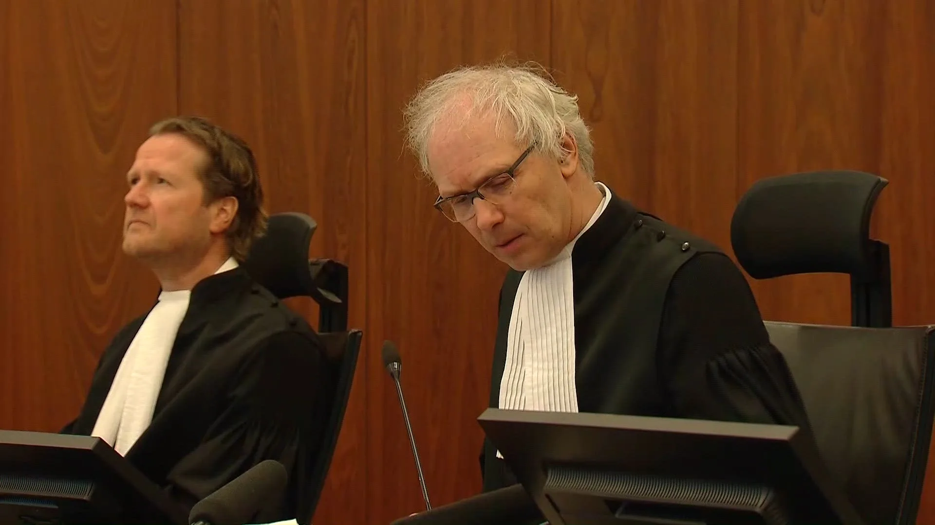 Hof hoort op laatste zittingsdag Ali B ex-vriend Ellen ten Damme en productieleider Muziekkaravaan