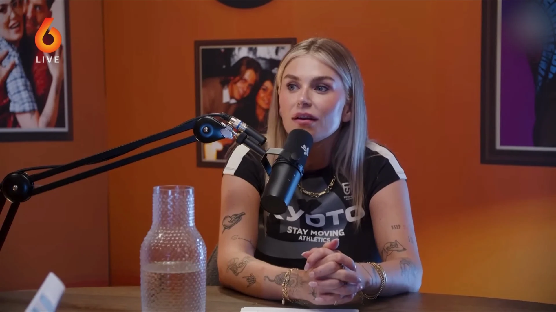 Bandleden niet blij met borstverkleining Roxeanne Hazes