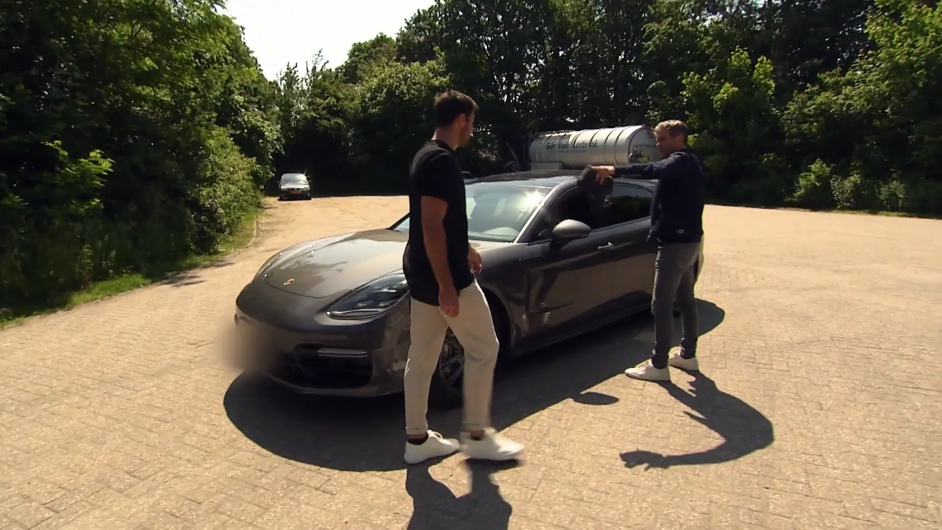 Zeer beruchte Porsche oplichter Bart F. steelt weer tonnen van slachtoffer