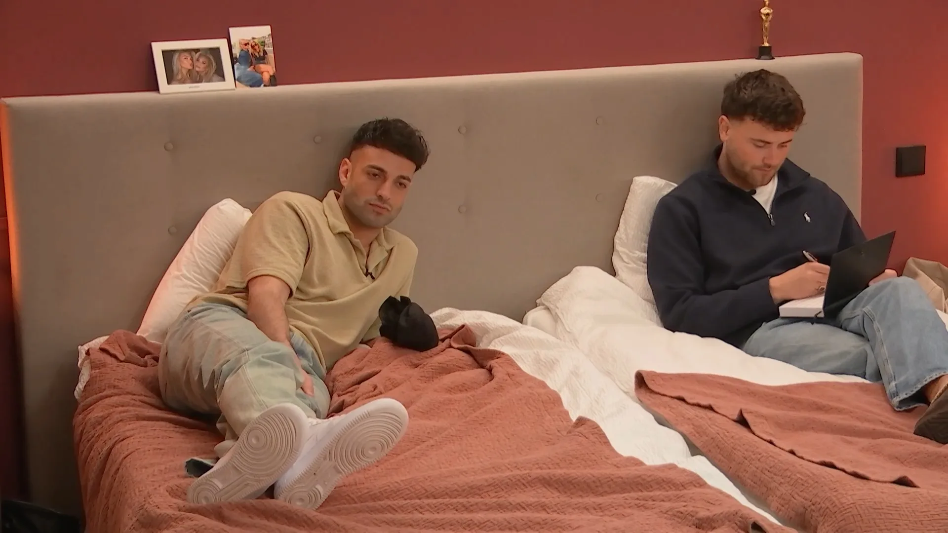 De heren bespreken de nieuwe Bondgenoten