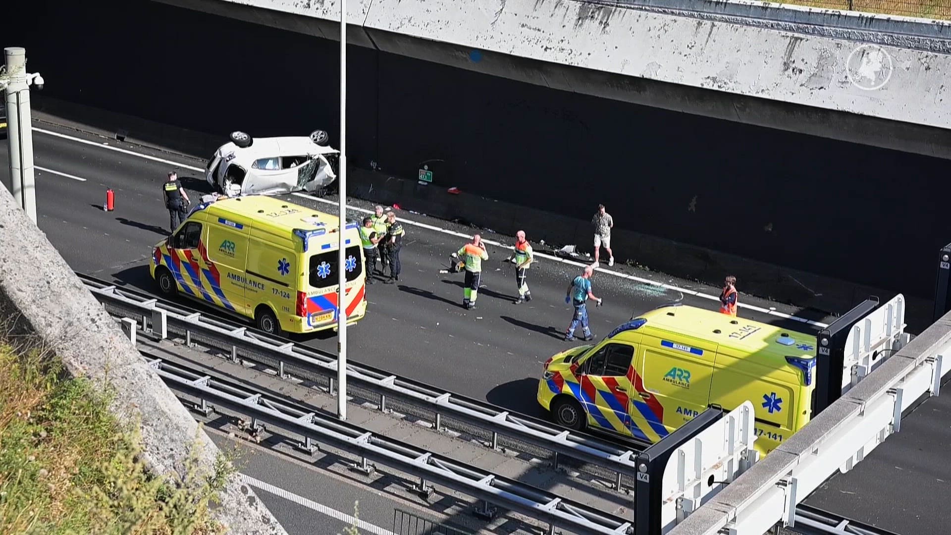 Botlektunnel bij Rotterdam dicht na ongelukken