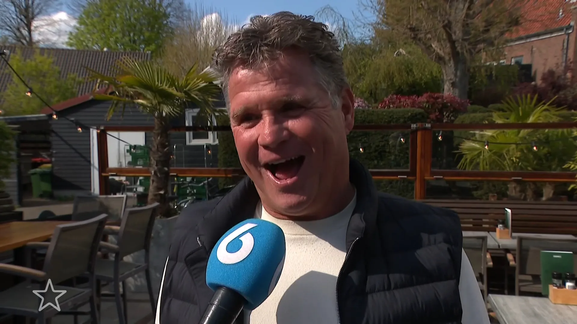 Wolter Kroes reageert op virale 'kiss cam' van dochter Pamela bij K3