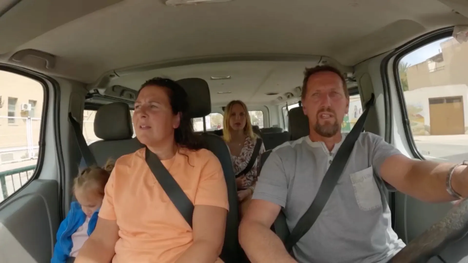 Aida Jelies leert dat haar broer Harry eigenlijk niet echt Harry heet