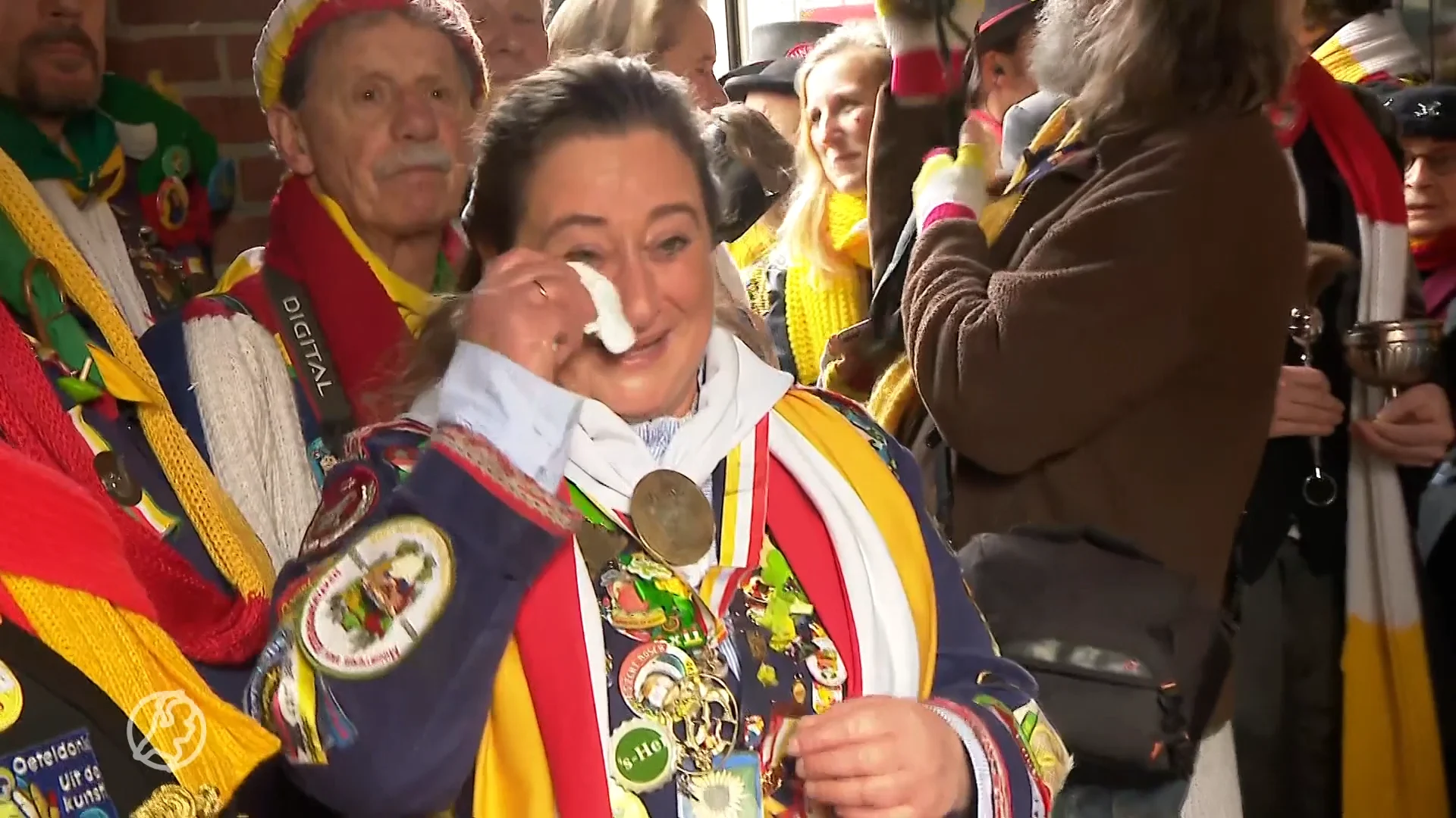 Lach en een traan: overleden Oeteldonkers herdacht met gedenksteen