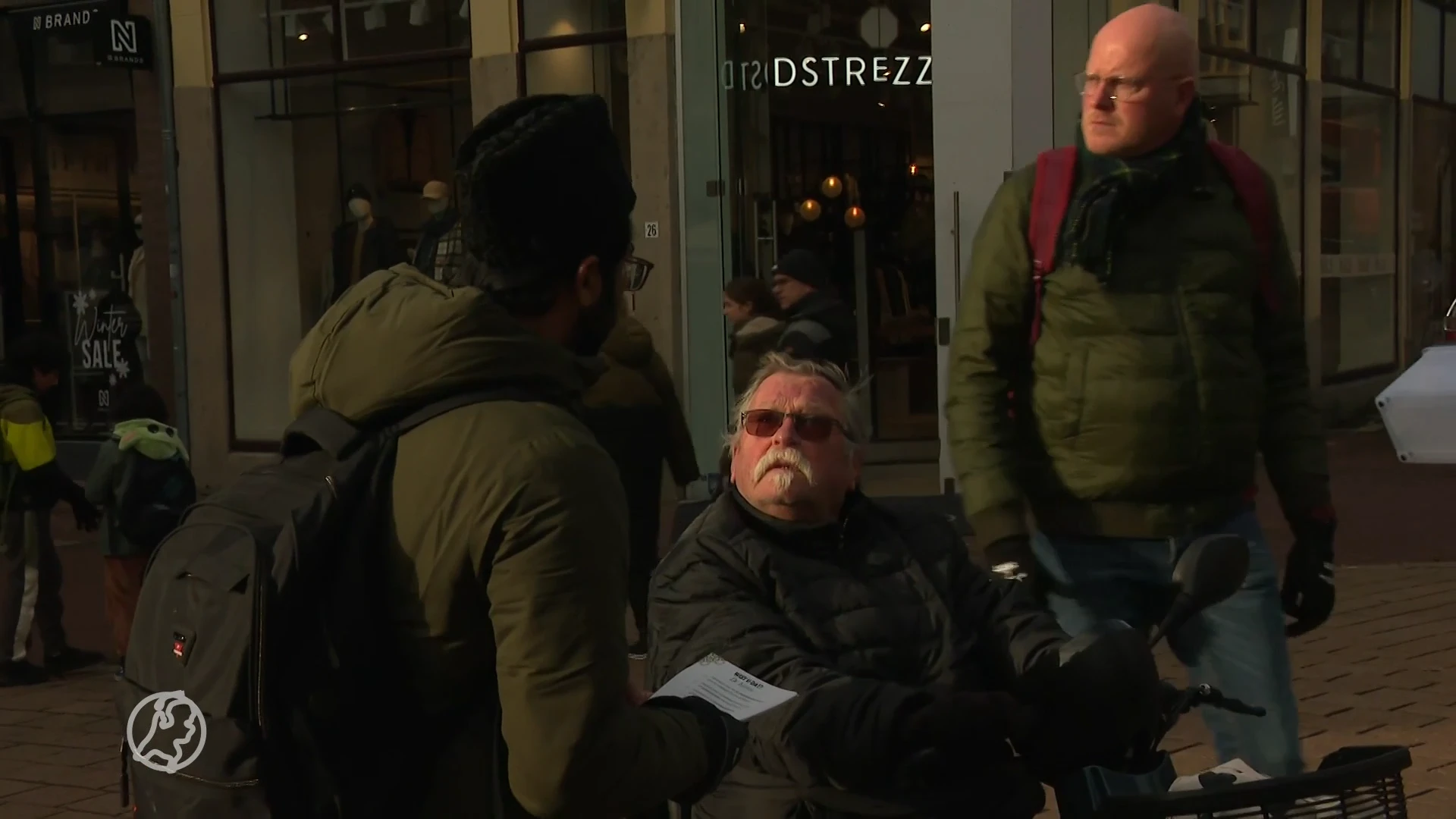 Gratis korans uitgedeeld in Arnhem: 'Leverde mooie gesprekken op'