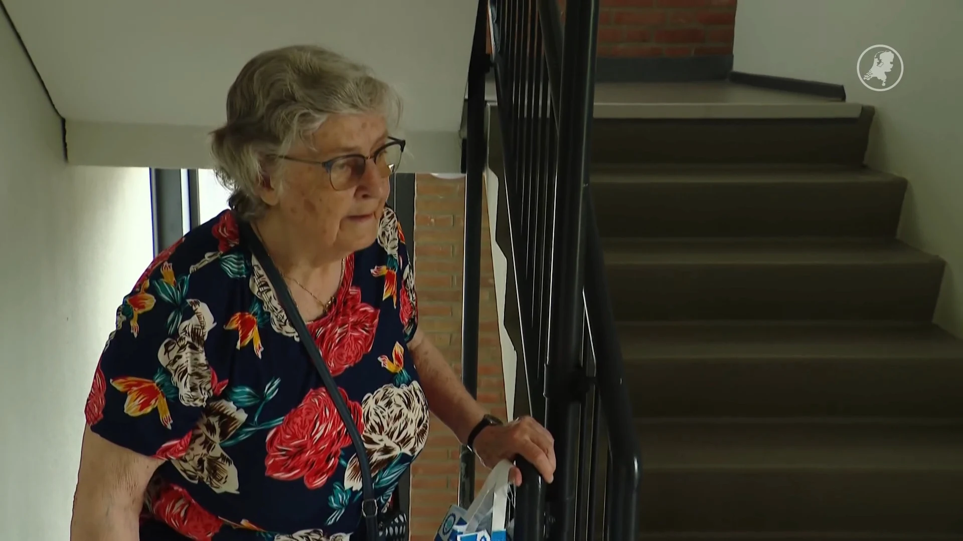 'Ik zit opgesloten in mijn eigen huis' : lift van seniorenflat al maanden kapot