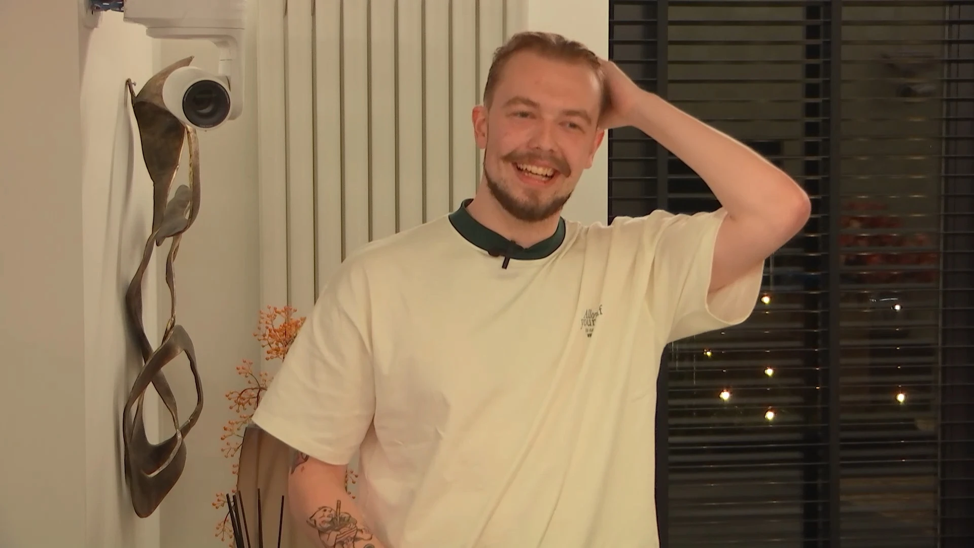 De serenade die Erwin zingt is nogal expliciet