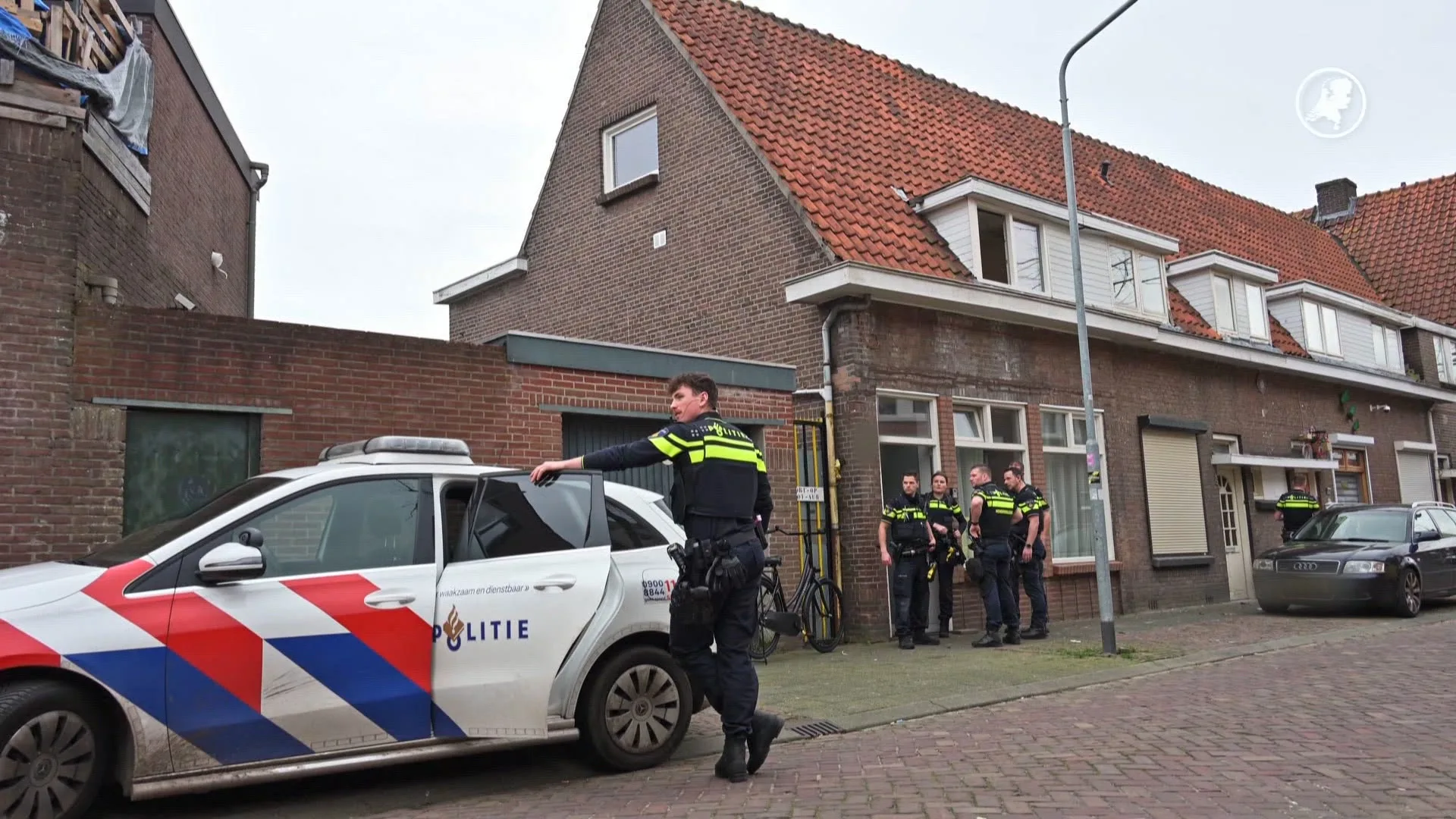 Zwaargewonde gevonden in woning, straat afgezet in Breda