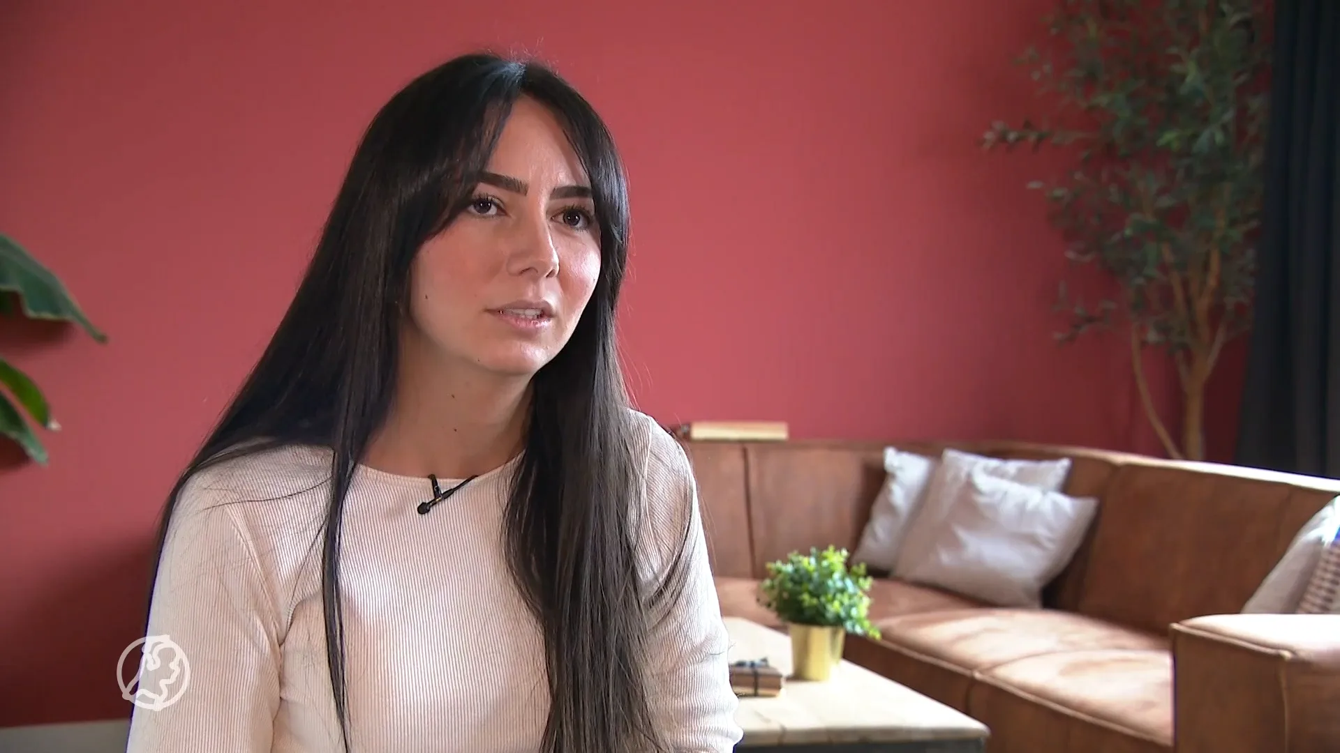 Joy (29) heeft na jaren nog steeds last van kankerbehandeling: 'Heb de hele dag pijn'