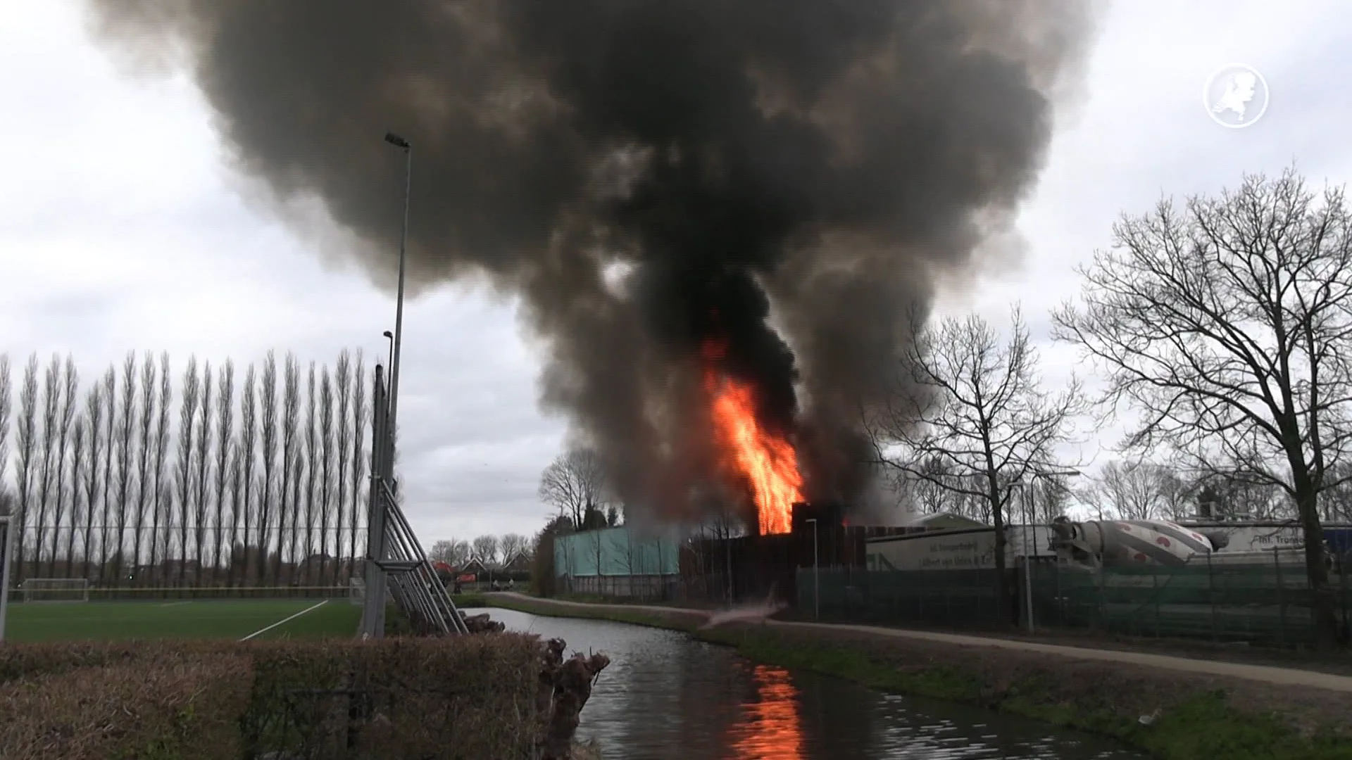 NL-Alert voor rook na brand bij autosloperij in Blokker