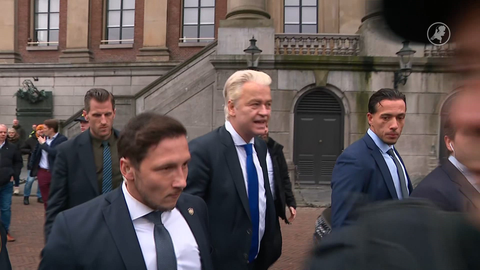 Wilders flyert op Grote Markt in Groningen
