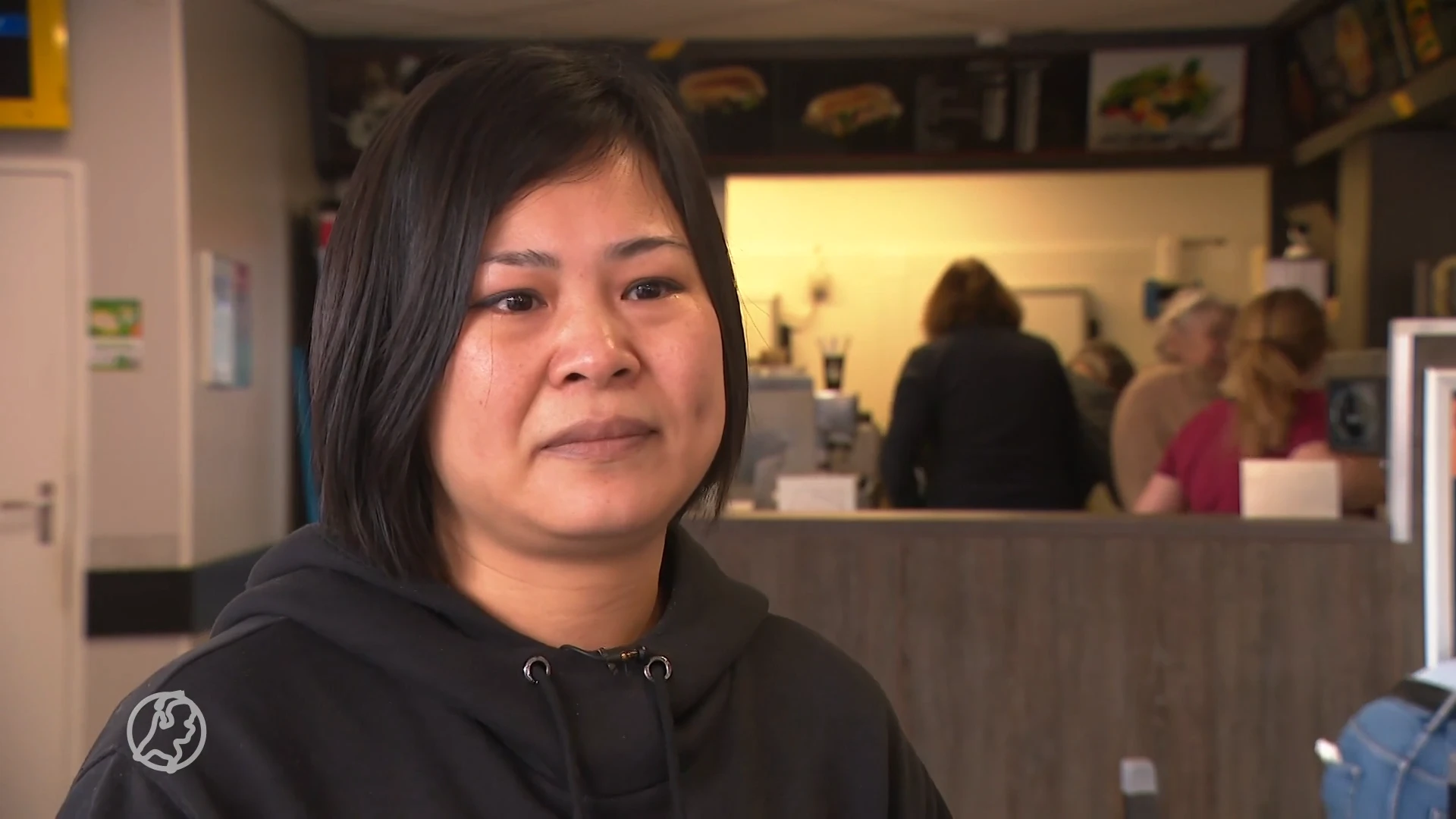 Weduwe doodgestoken Wei Chen opent snackbar weer: 'Om onze kinderen een goed leven te bieden'