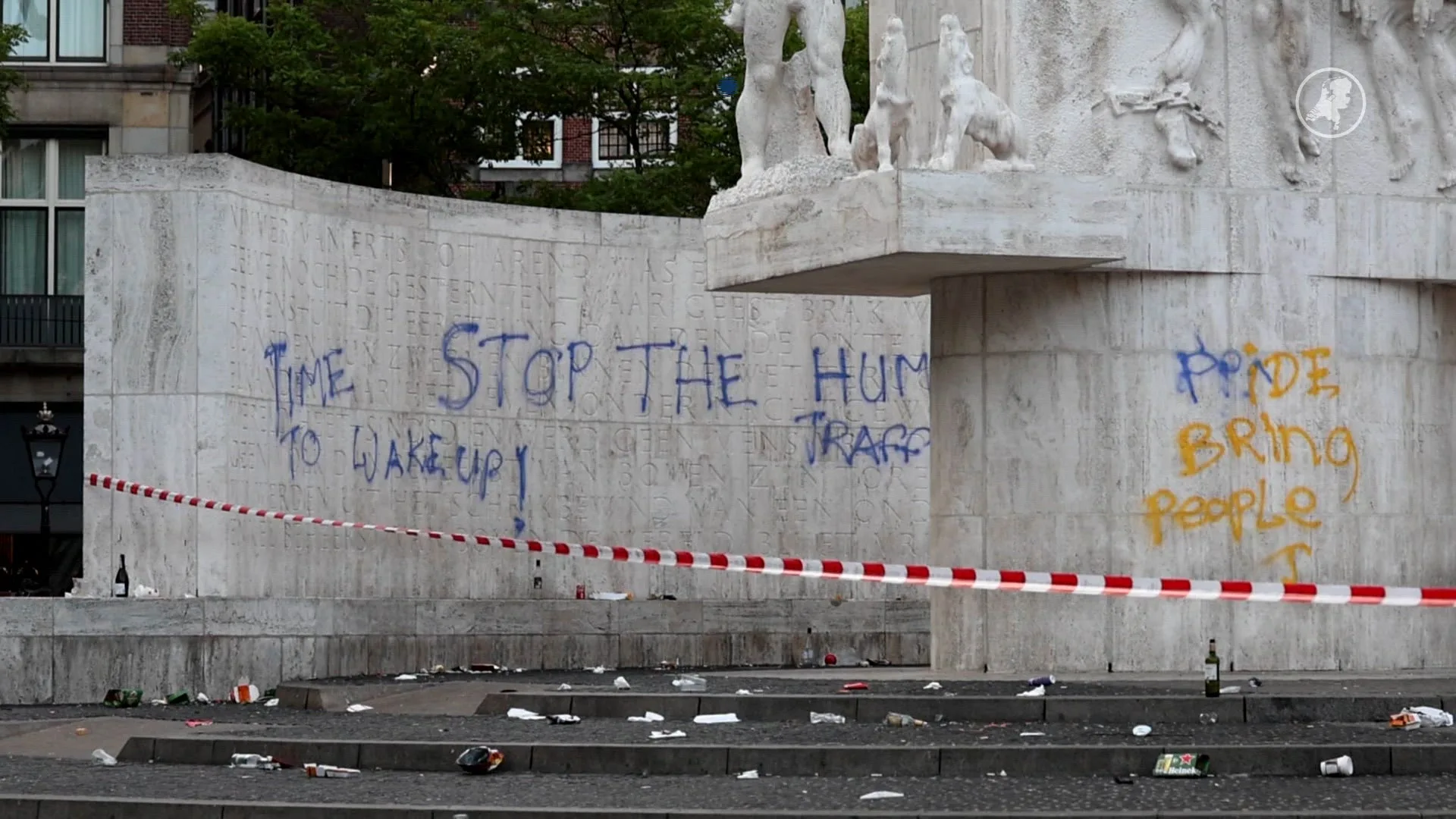 Nationaal Monument op Dam in Amsterdam beklad