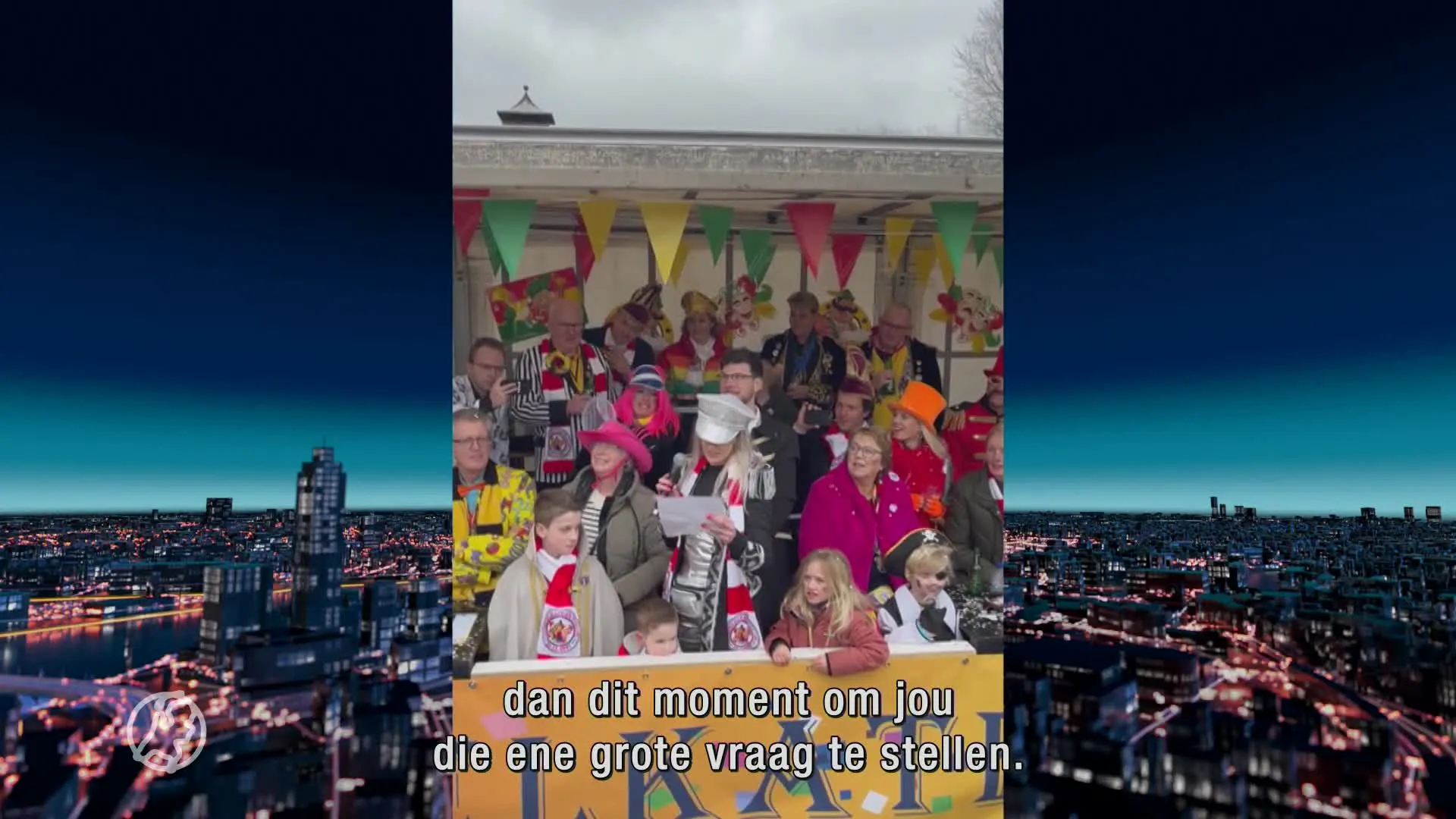 Koninklijk aanzoek: vrouw vraagt Prins Carnaval in optocht ten huwelijk