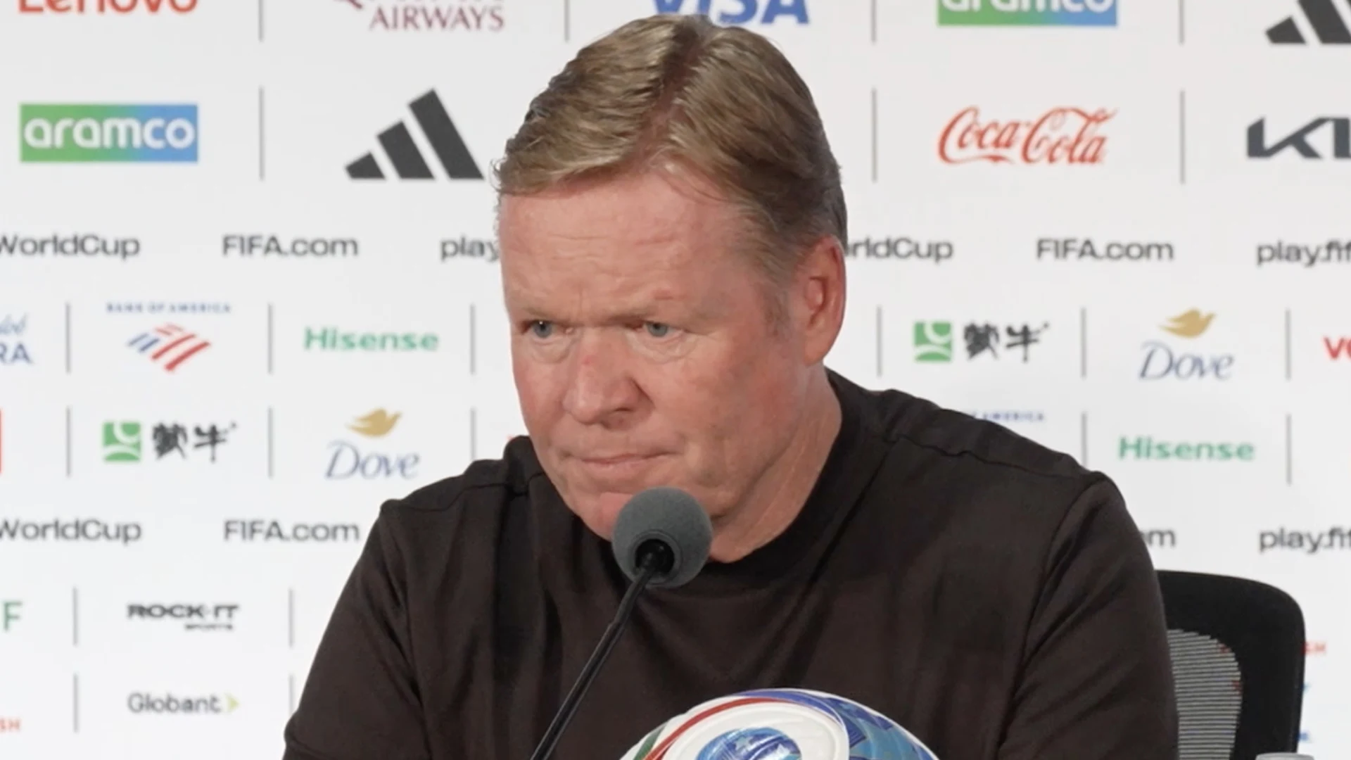 Heeft Ronald Koeman spijt van zijn doorgevoerde wissels? 'Nee, daar heb ik geen spijt van'