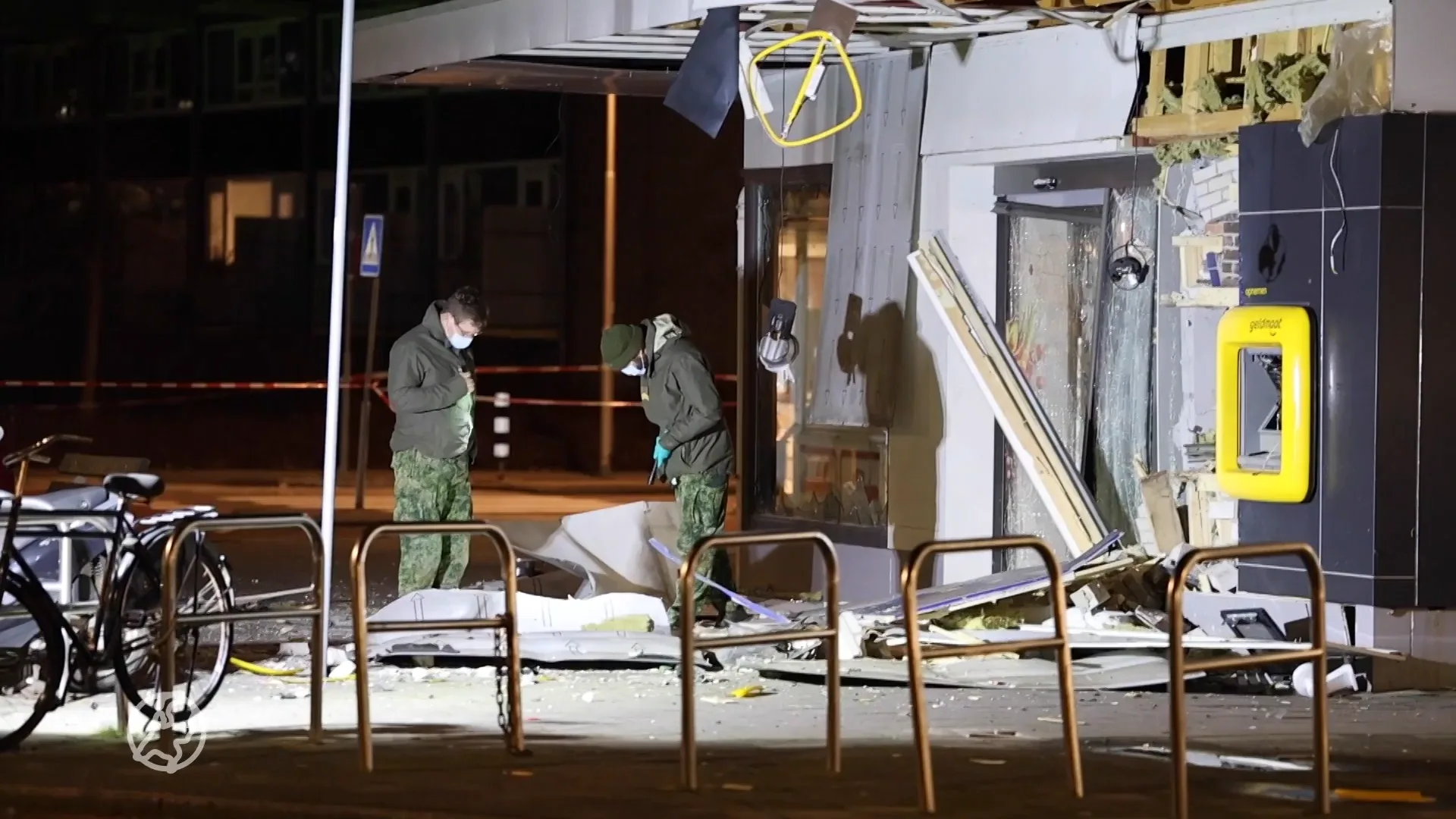Grote ravage na plofkraak op geldautomaat in Amstelveen, twee daders op scooter weggevlucht