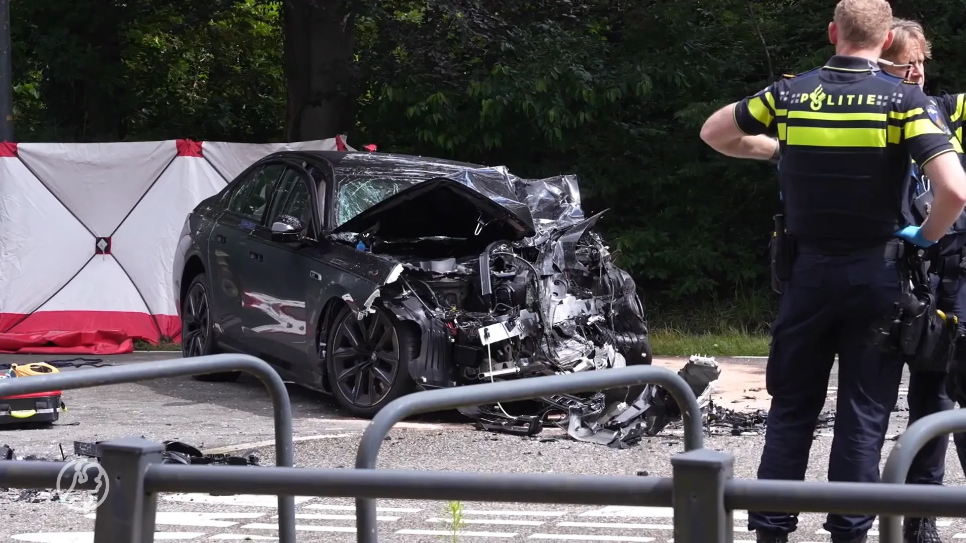 Lijnbus en auto botsen op elkaar in Hengelo, meerdere gewonden