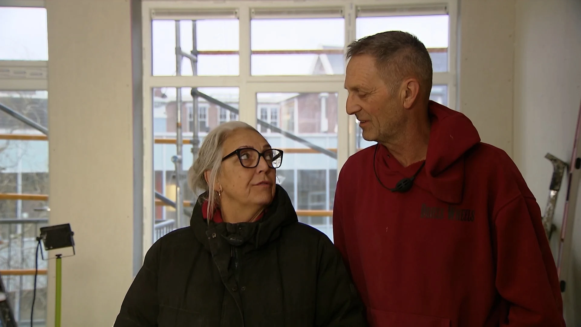 Sonja en Hendrik moeten bamboe hek plaatsen: "echt niet normaal"