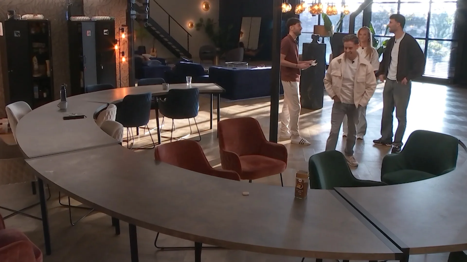 Robert weet zich geen houding te geven