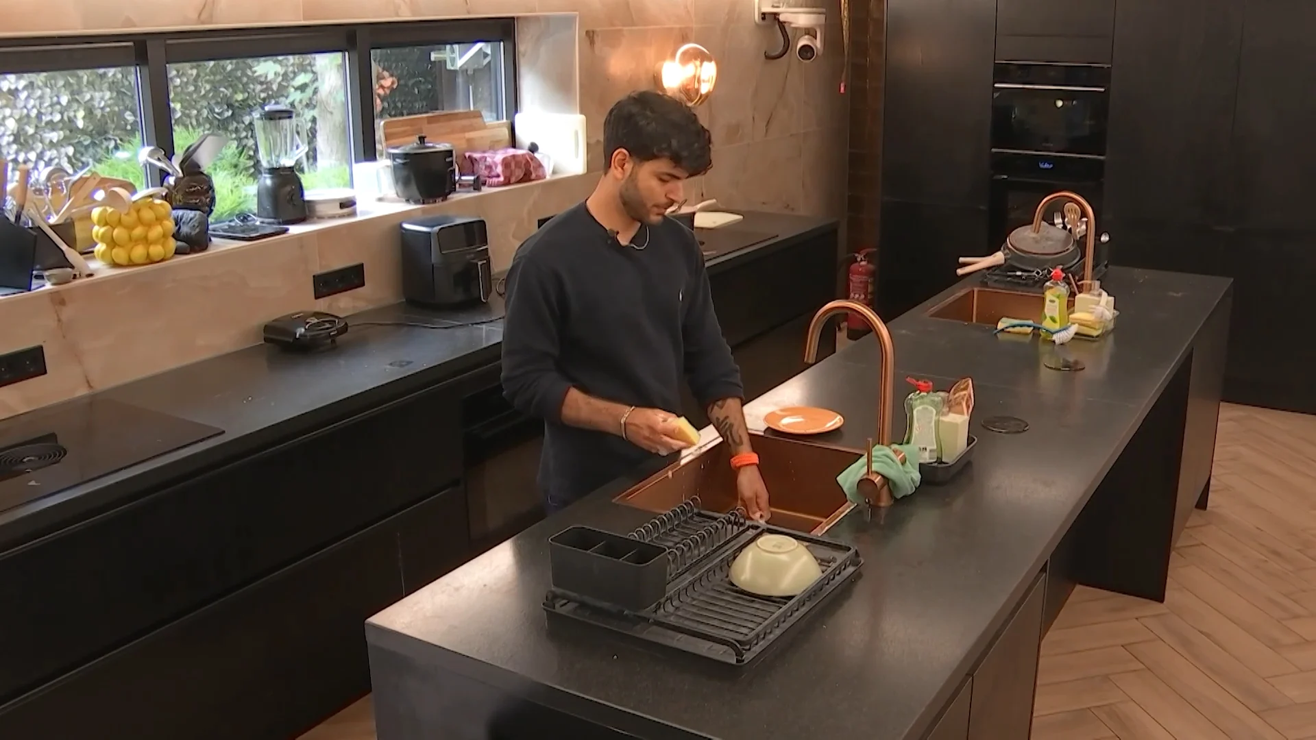 Julia en Diederik hebben een mening over Sayf: 'Hij is wel gewoon knettergek'
