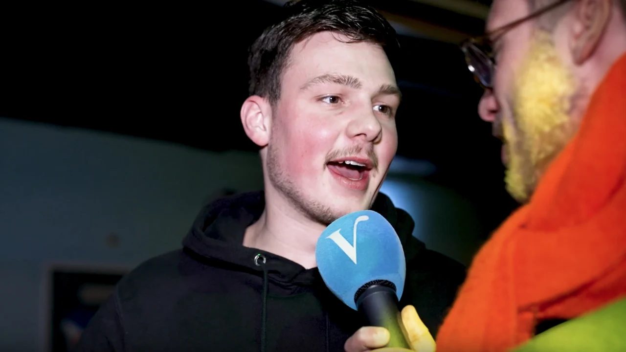 Tom Staal treft Heerenveen-supporter die niets met voetbal heeft: 'Als er maar bier door de tap gaat!'