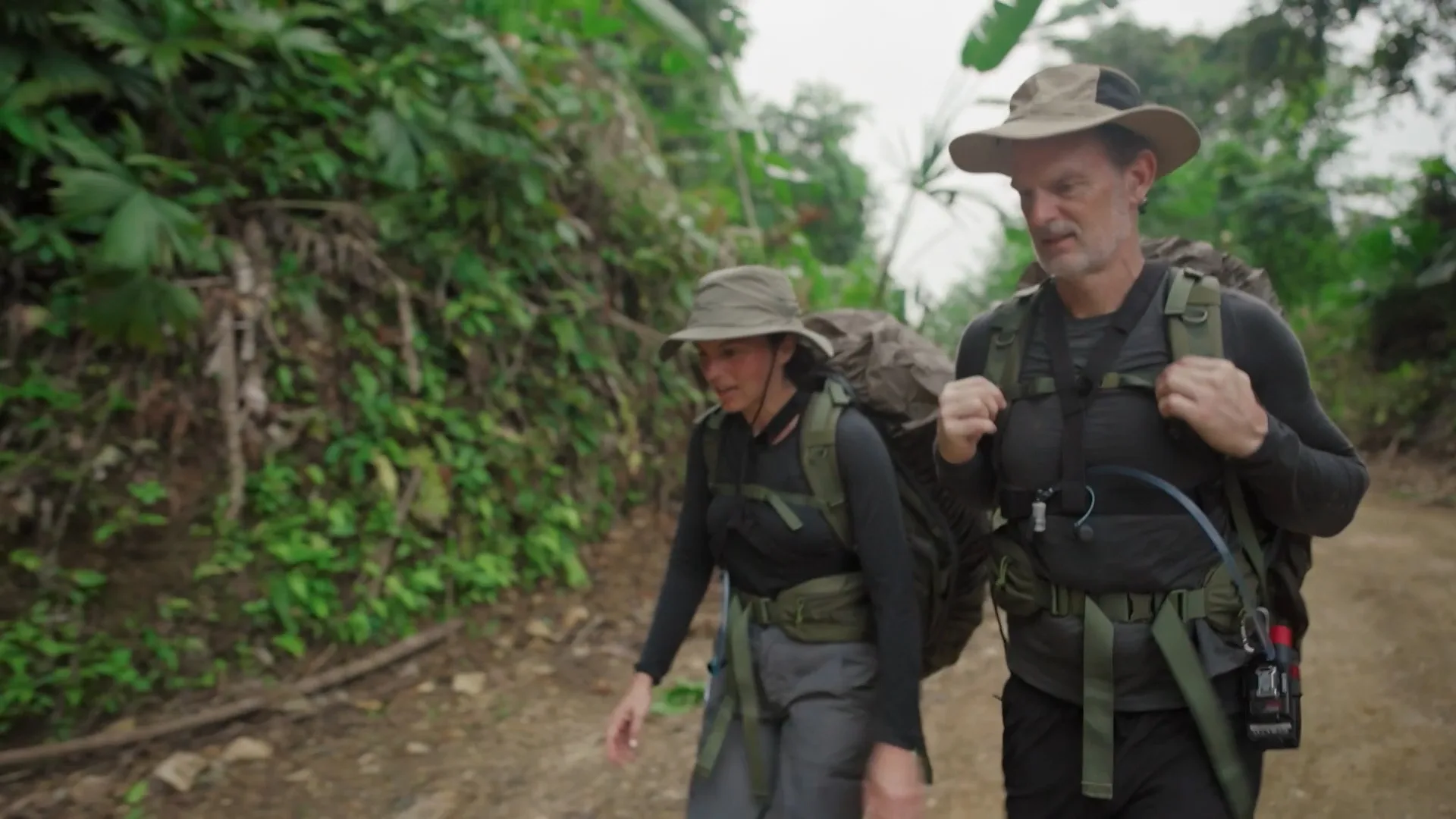 Ronald de Boer en dochter Demi zoeken verbinding in de jungle