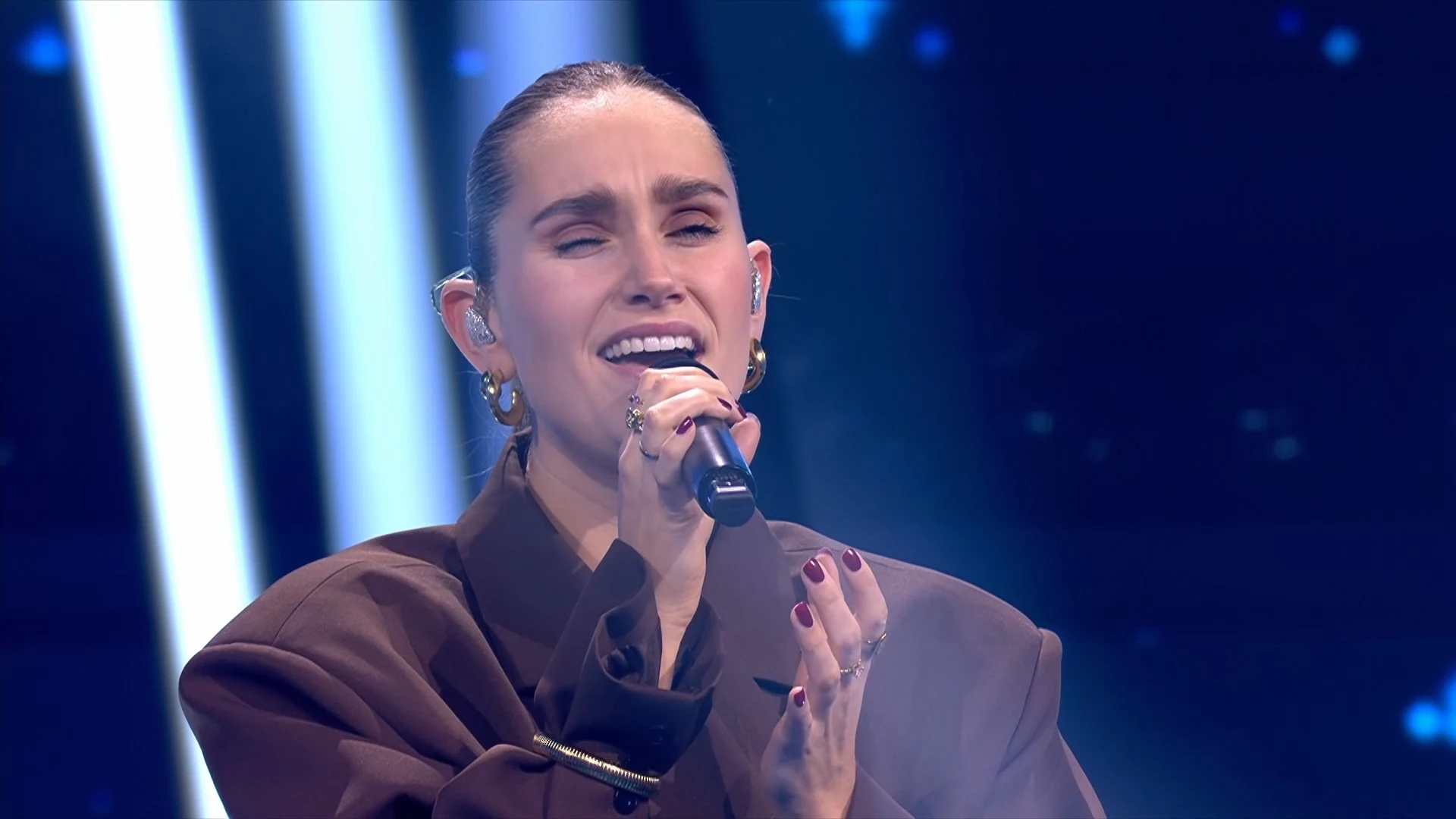 Duel Evie vs Angelo in The Winner Takes It All