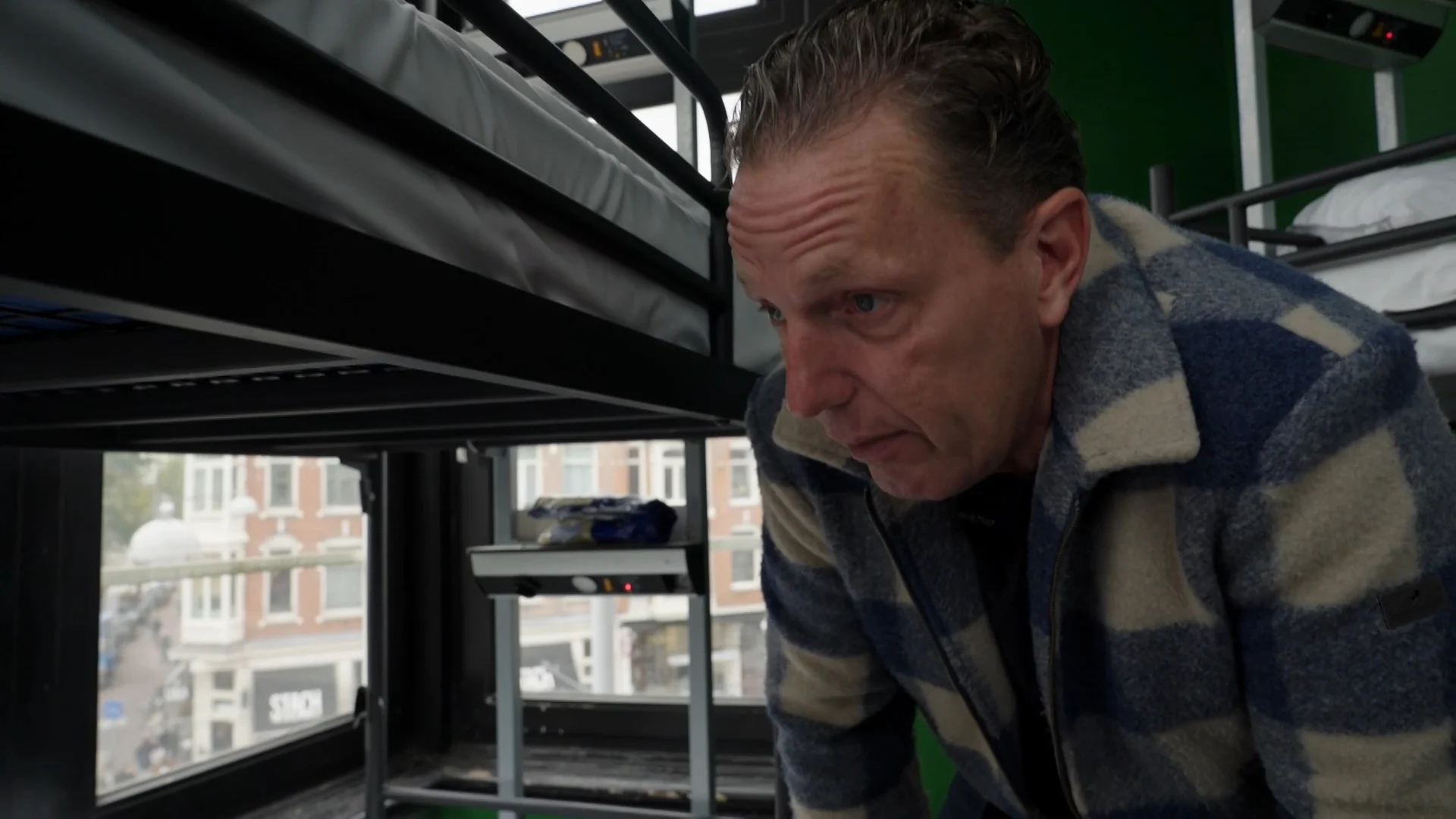 Een smerig hostel met bedwantsen