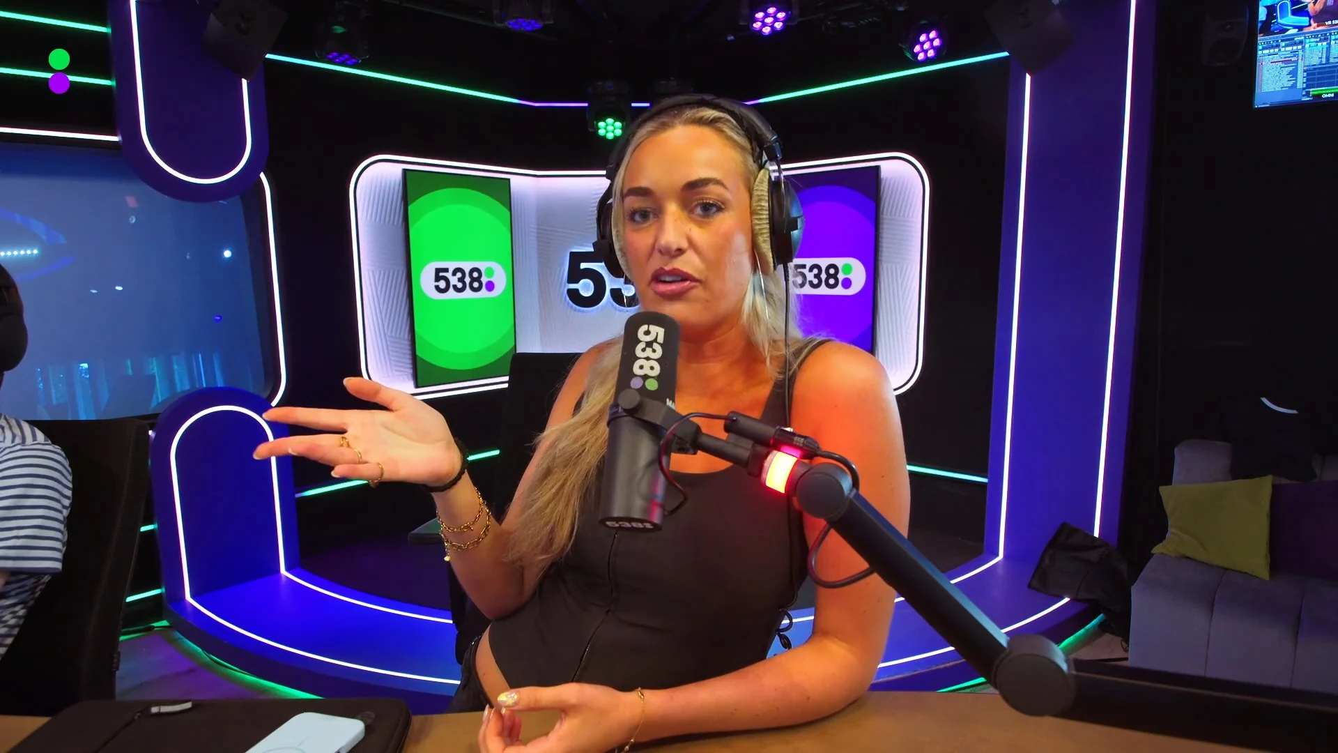 538-dj Julia van Reyendam in nieuw NET5-programma Buzz