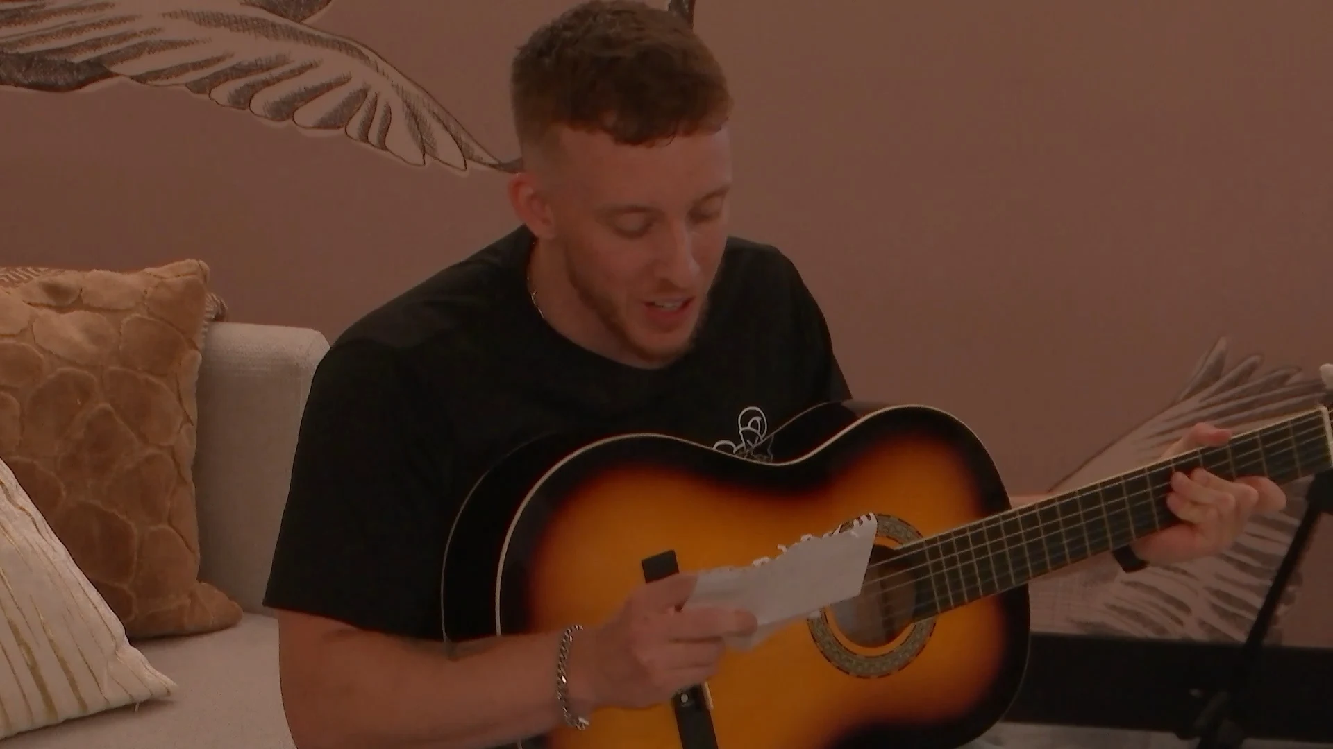 Victor zingt zijn weg naar Joëlla's hart