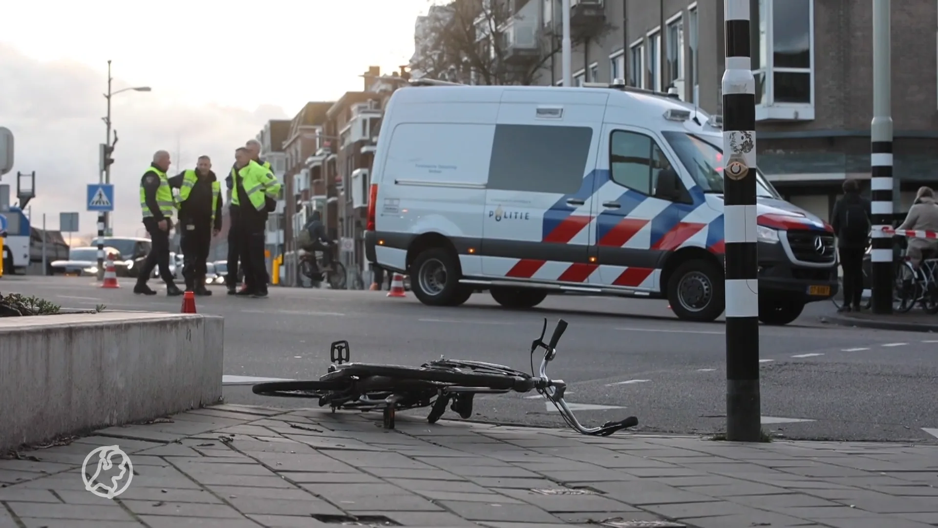 Fietser zwaargewond na aanrijding met lijnbus