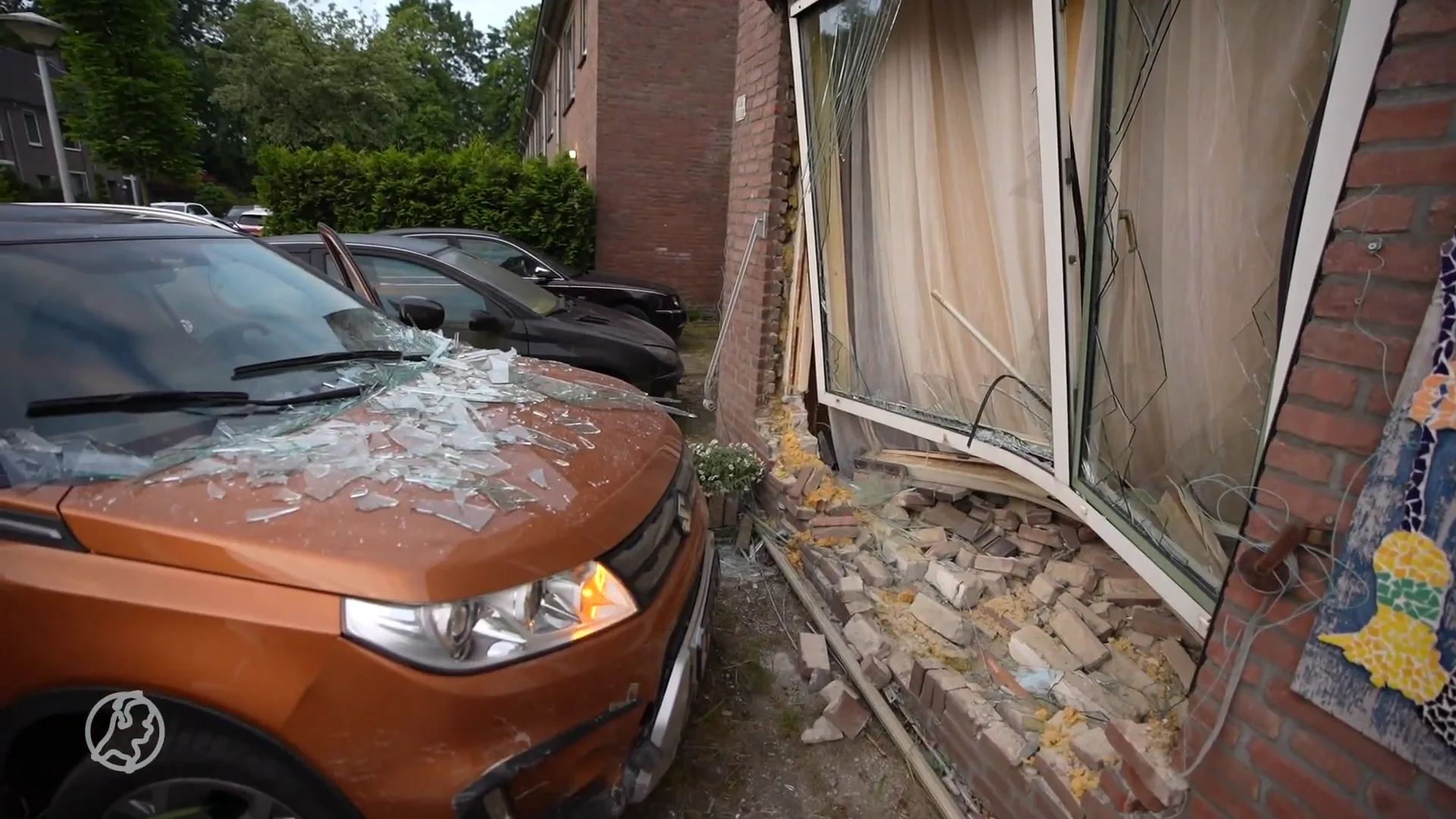 Automobiliste rijdt woning binnen, vlucht na ruzie met bewoners in Eindhoven