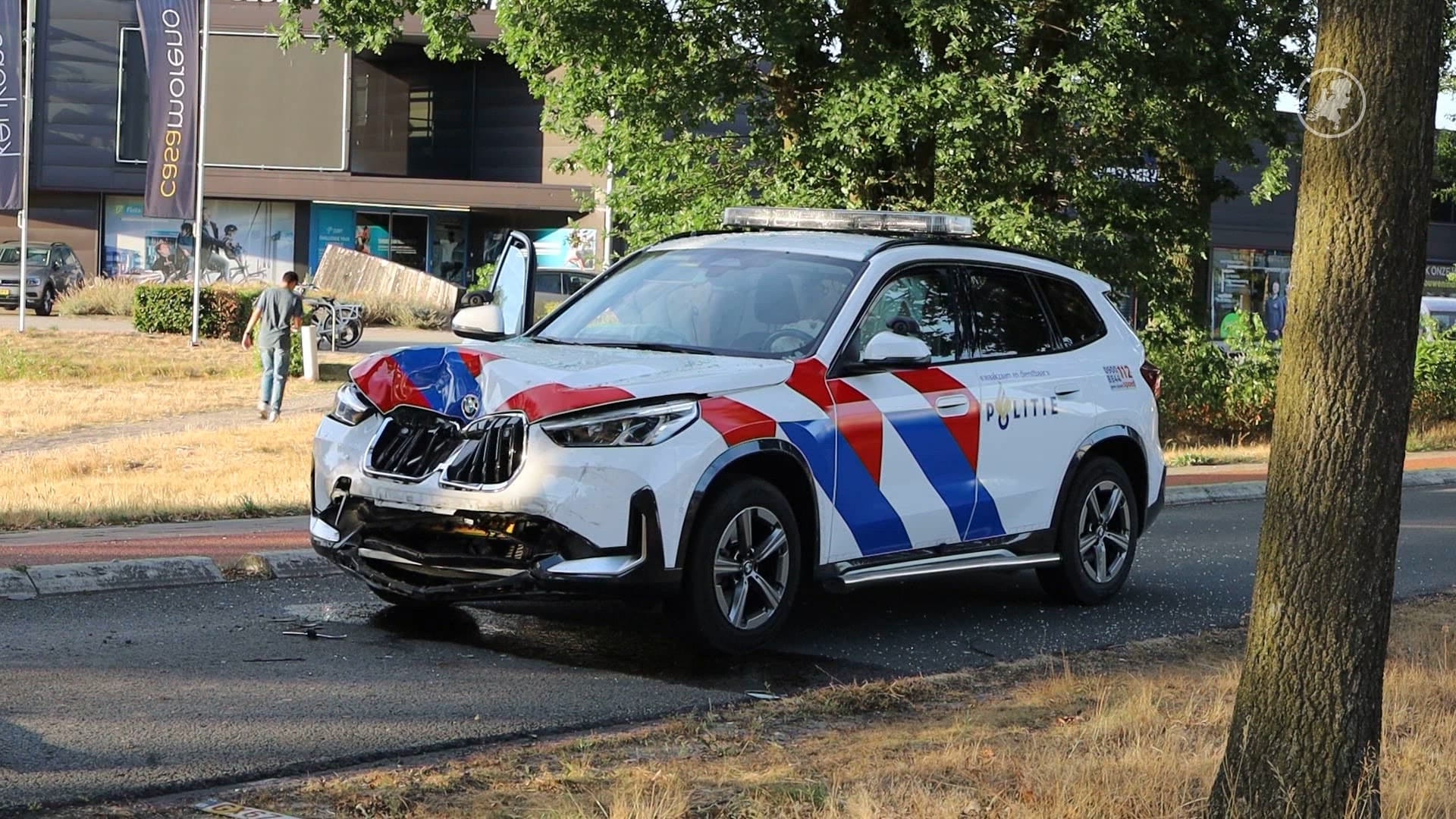 Agent gewond nadat gestolen auto inrijdt op politiewagen