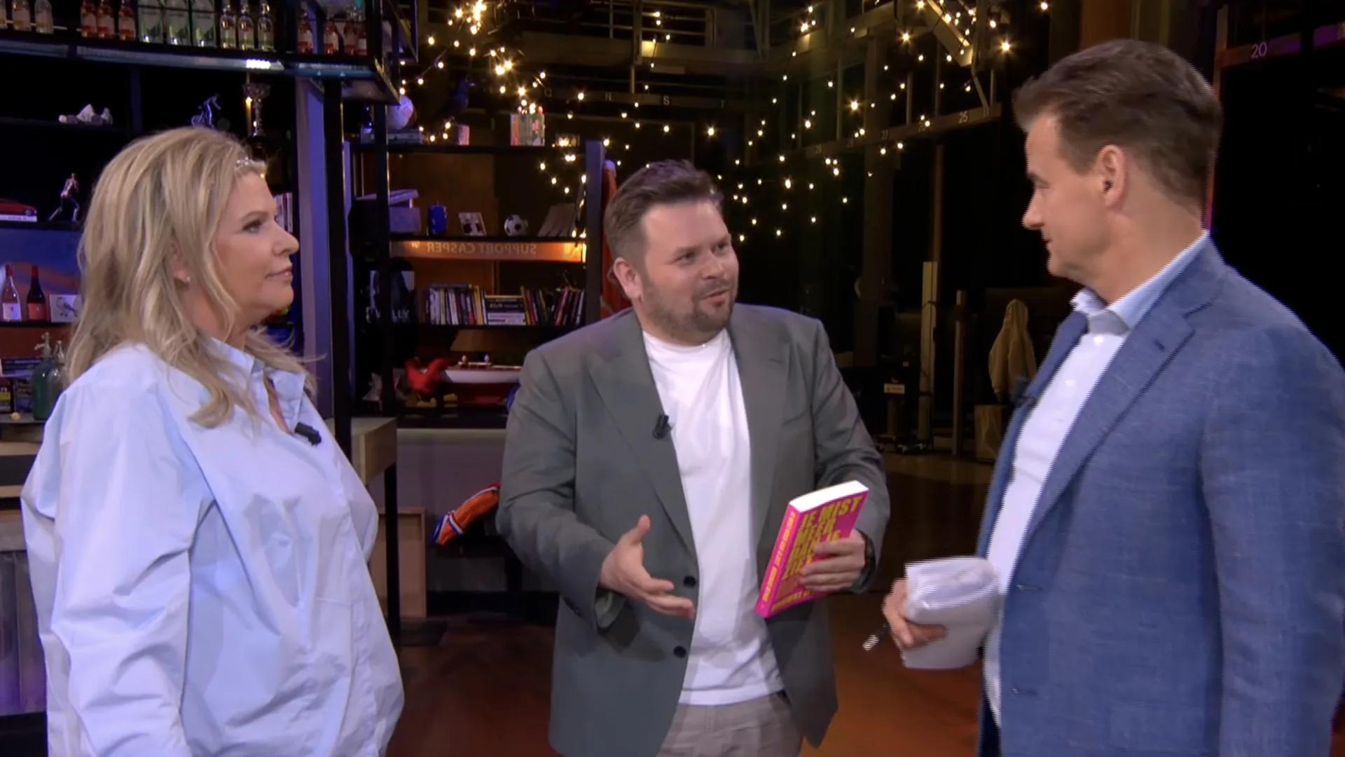 Tina, Thomas en Wilfred bespreken In de Wandelgangen opmerkelijk verhaal over Matthijs van Nieuwkerk