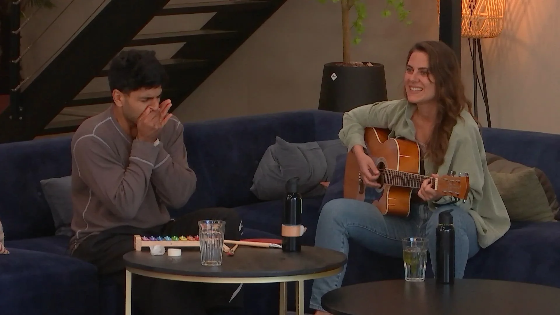 Sayf en Simone maken samen muziek