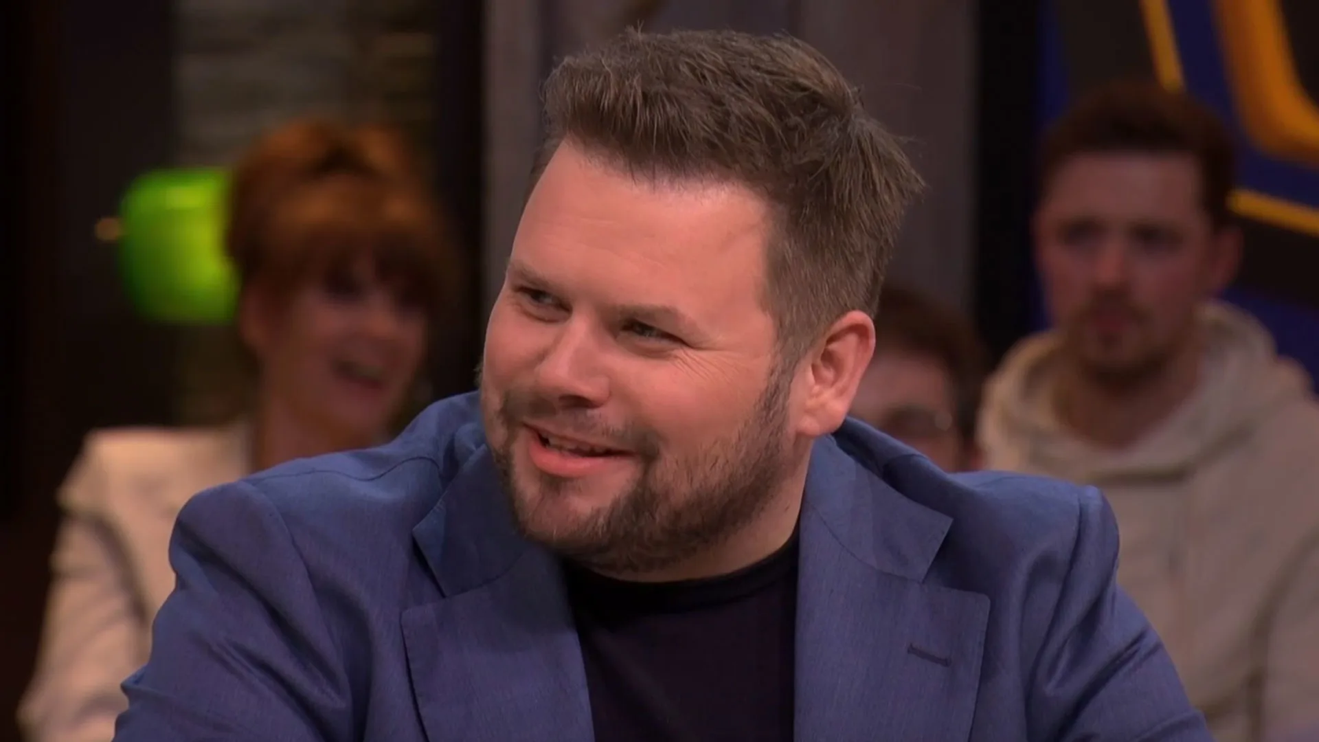 Thomas van Groningen probeerde zich in véél te kleine wetsuit te hijsen: 'Hadden me een S gegeven!'