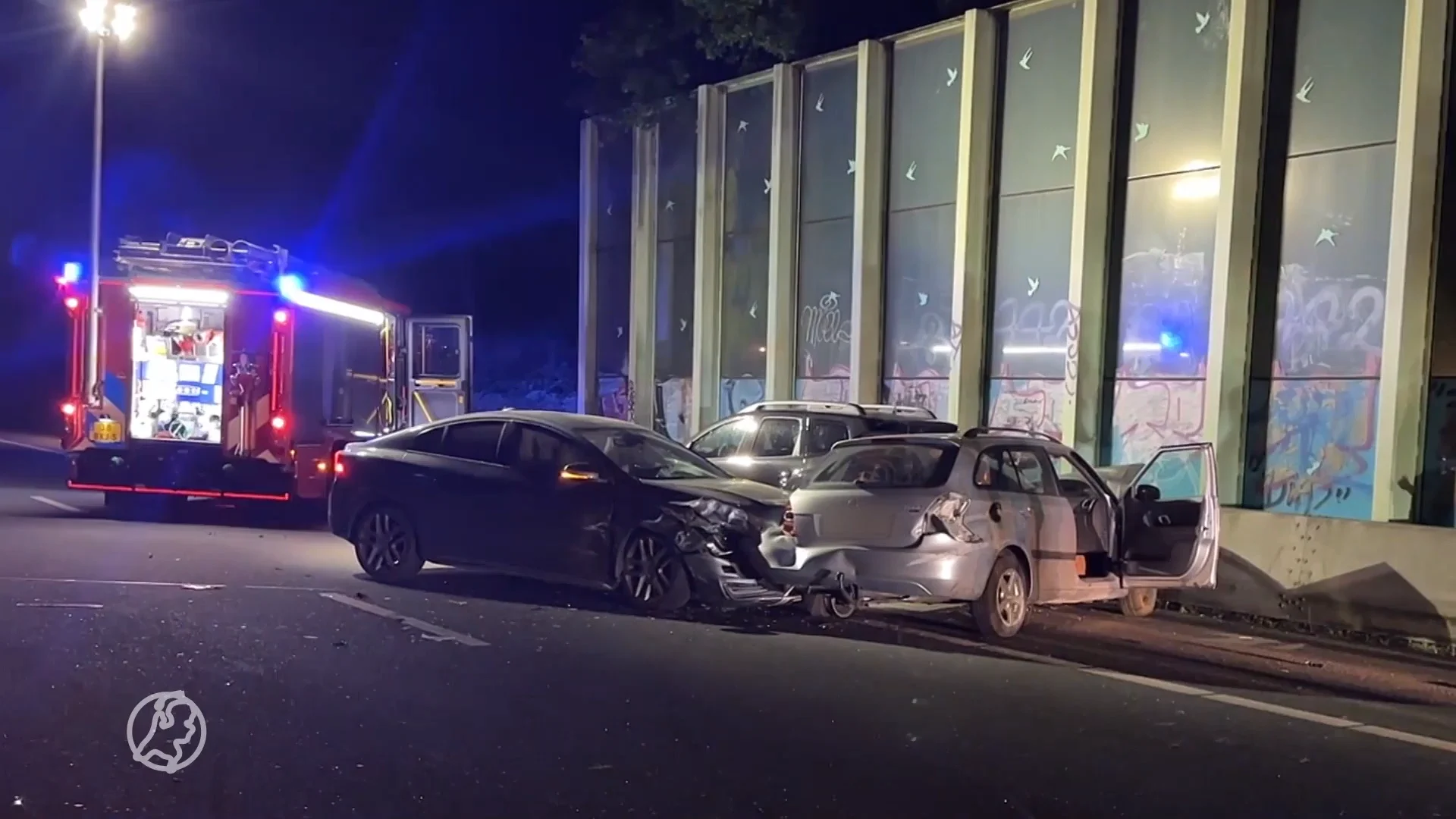 Bestuurder vlucht na aanrijding op A35 bij Enschede