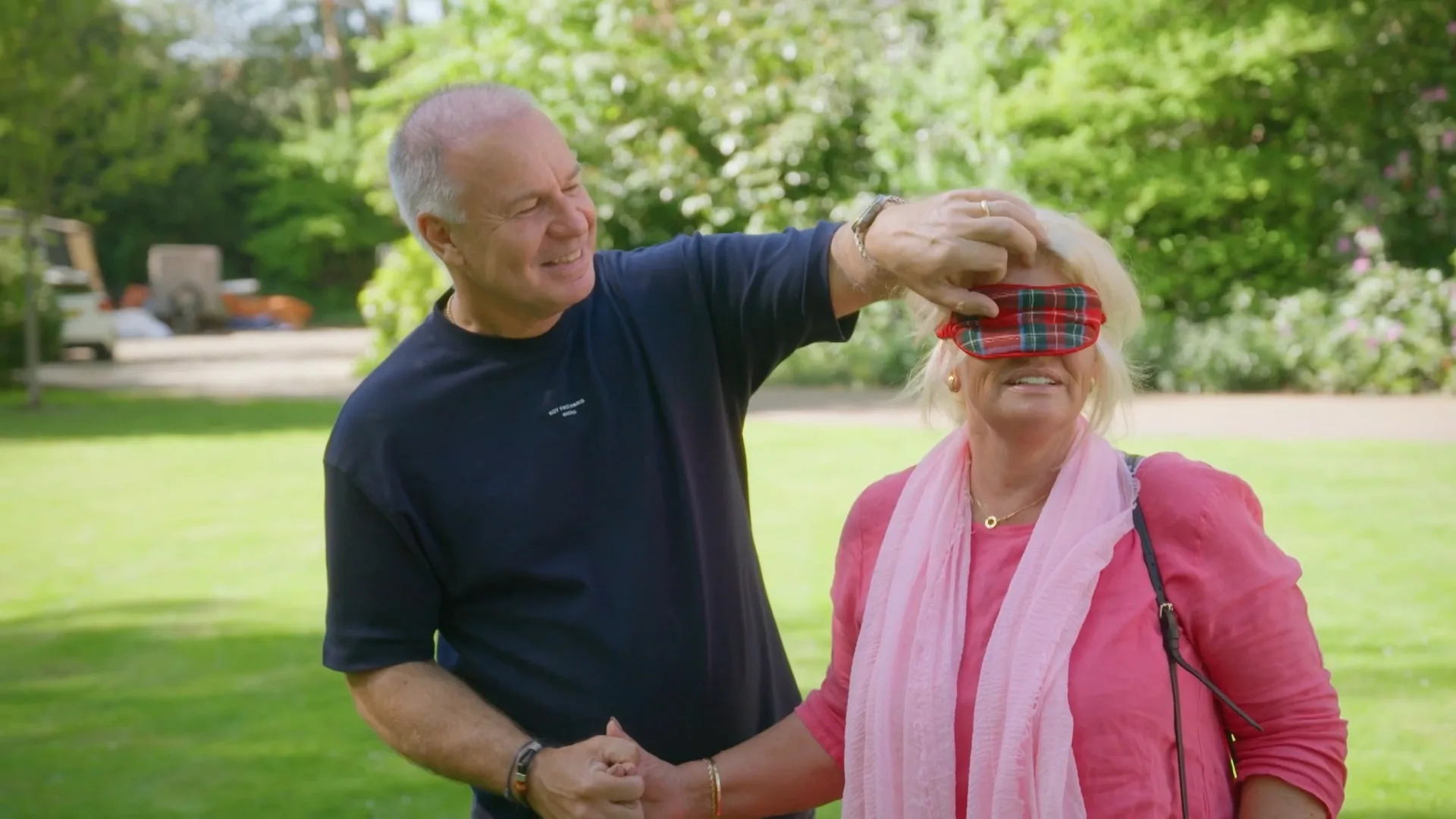 Sandra Bogaart wordt verrast tijdens een surprise party!