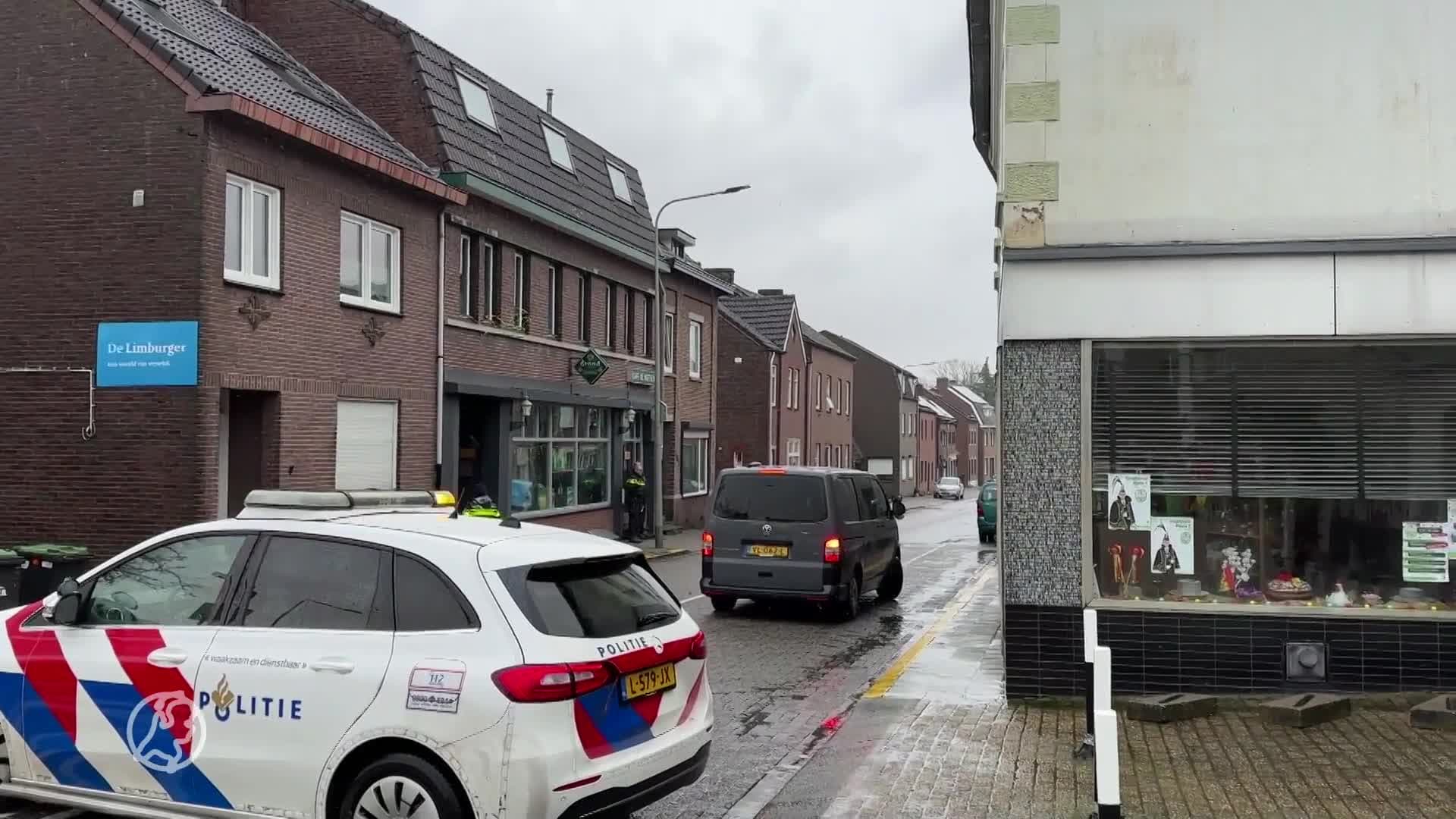 Man schiet zichzelf dood terwijl politie schoten op hem lost