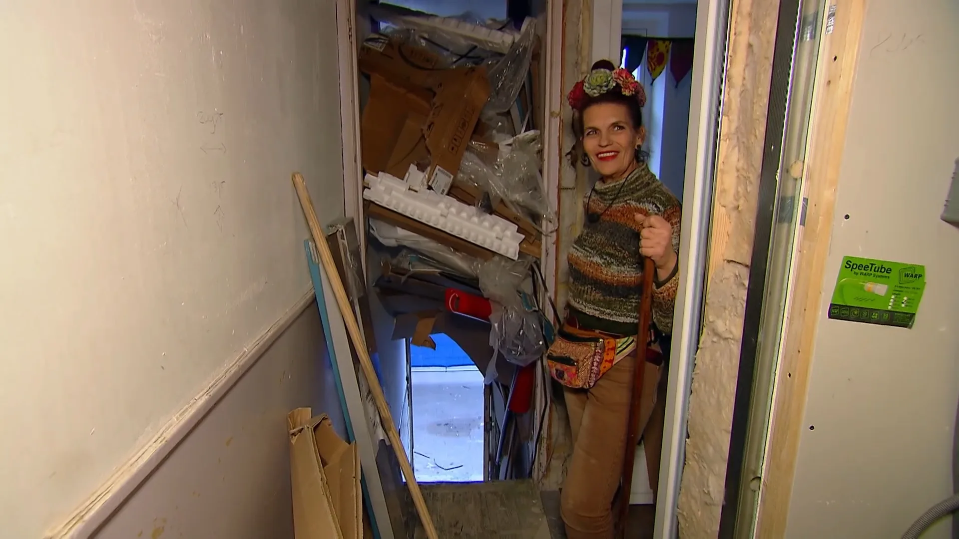 Silvio en Bianca maken een poort van karton: “Het is kunst”