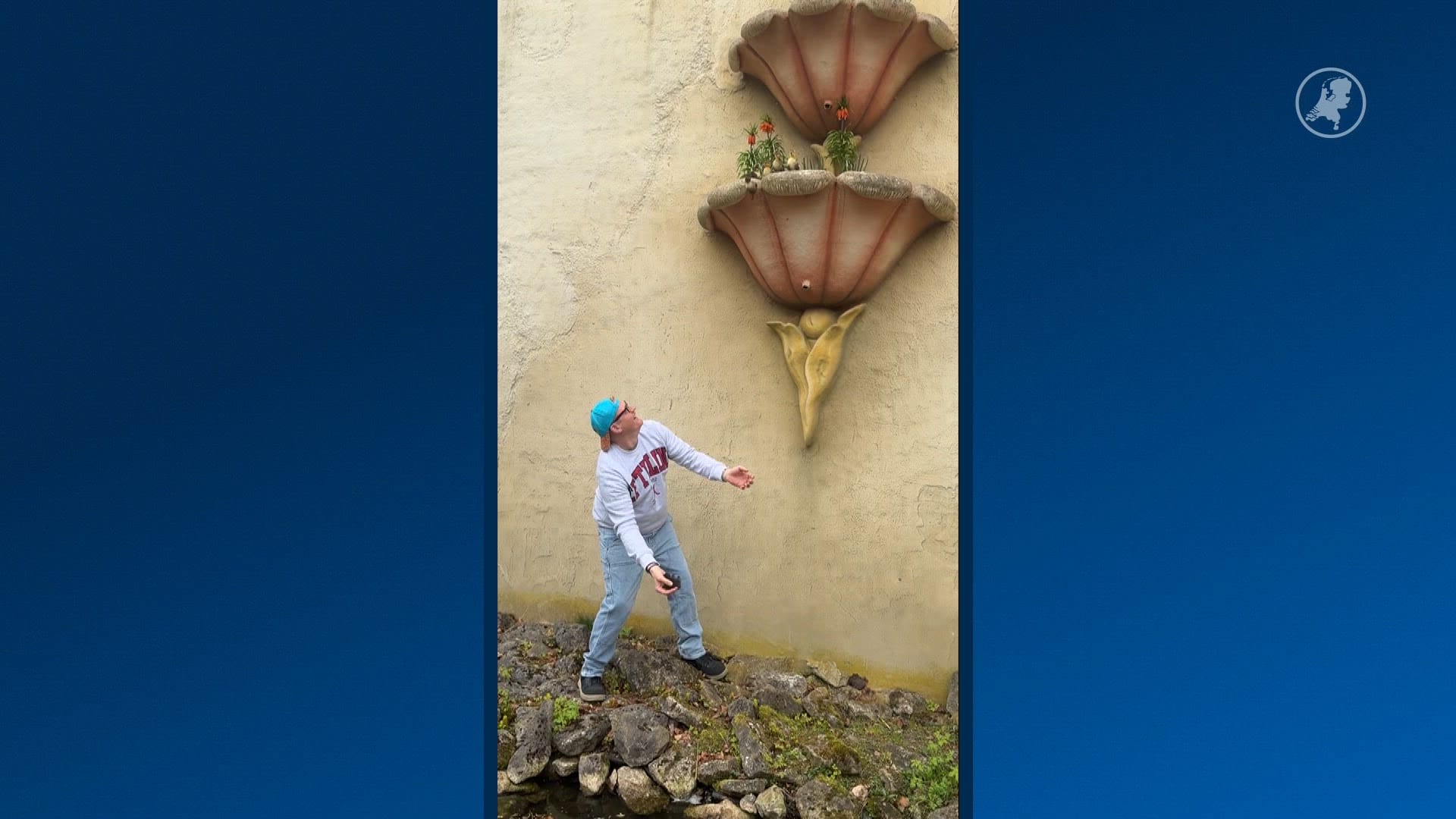 Hartverwarmende actie in Efteling: bezoeker redt vallende kuikens