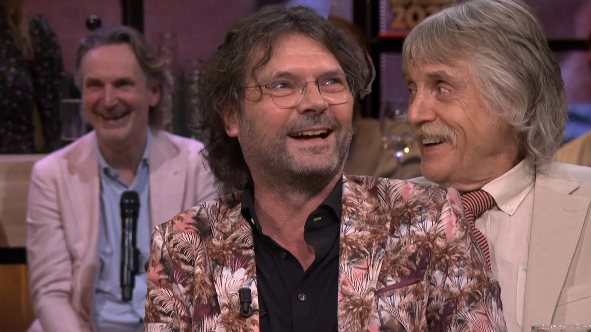 Kapper van Job Knoester zit in Vandaag Inside-studio: 'Heeft hij zijn opleiding afgemaakt?!'