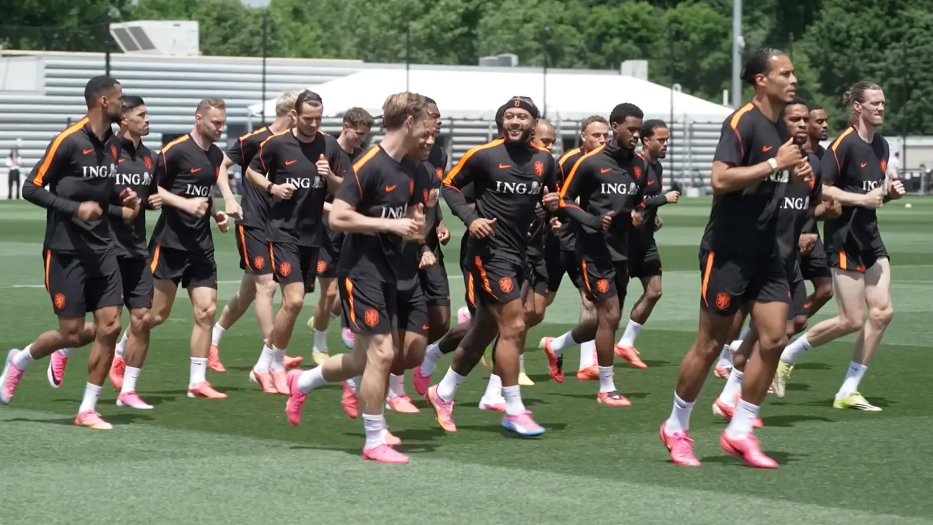 In beeld: Oranje werkt laatste training af voor oefeninterland tegen Oezbekistan
